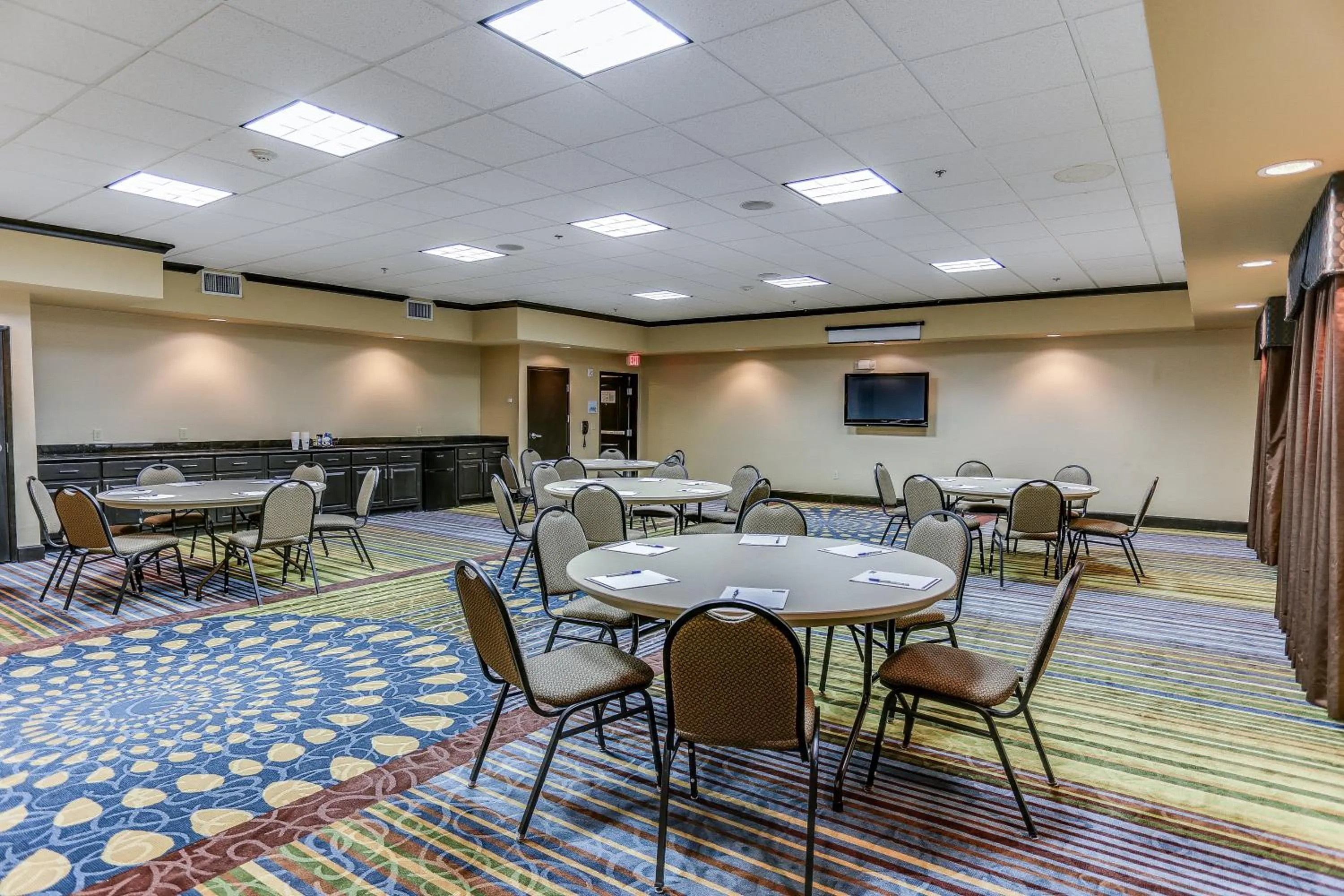 Meeting/conference room in Holiday Inn Express Hotel & Suites Huntsville by IHG