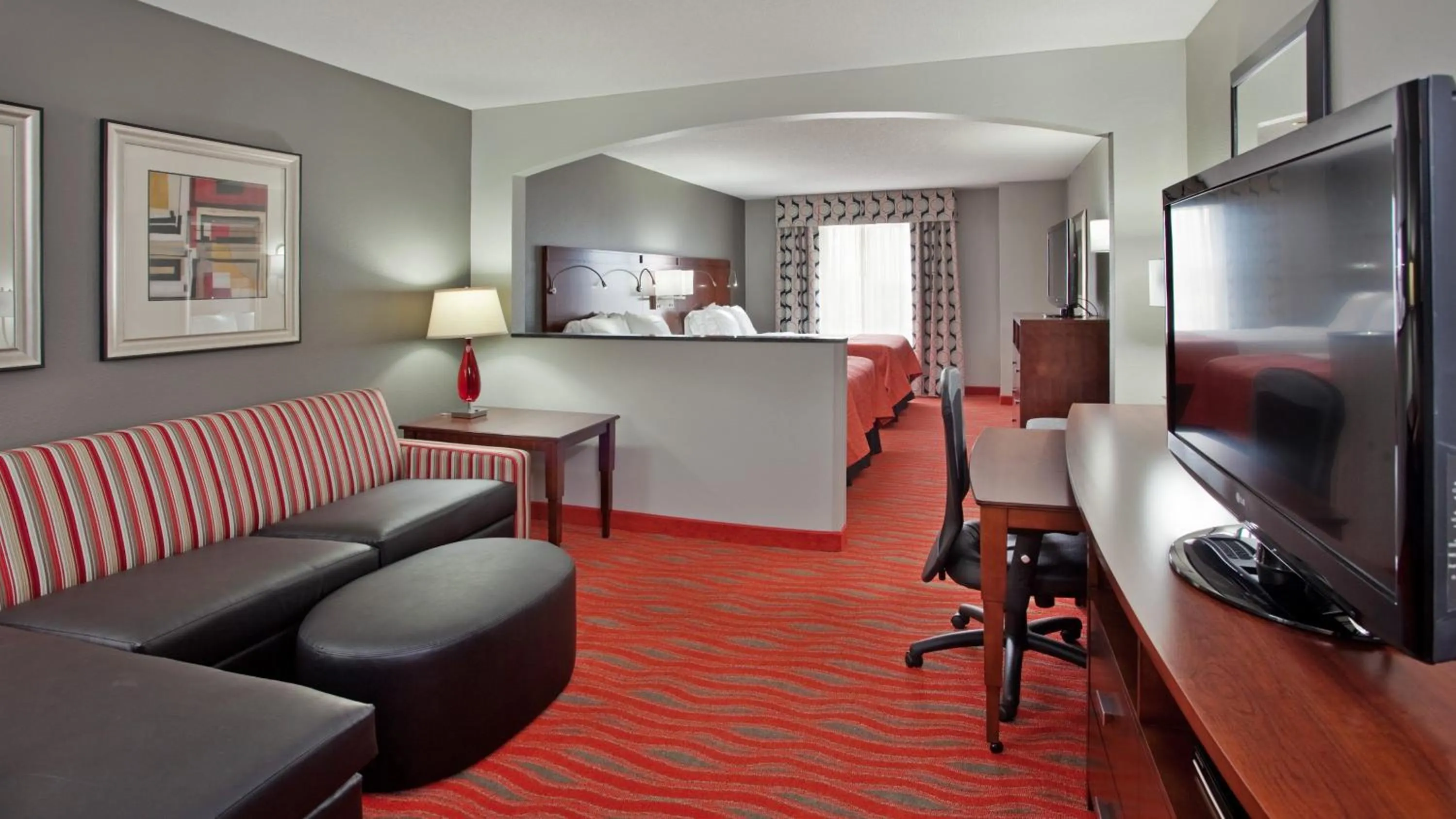 Bedroom in Holiday Inn Express Kearney by IHG