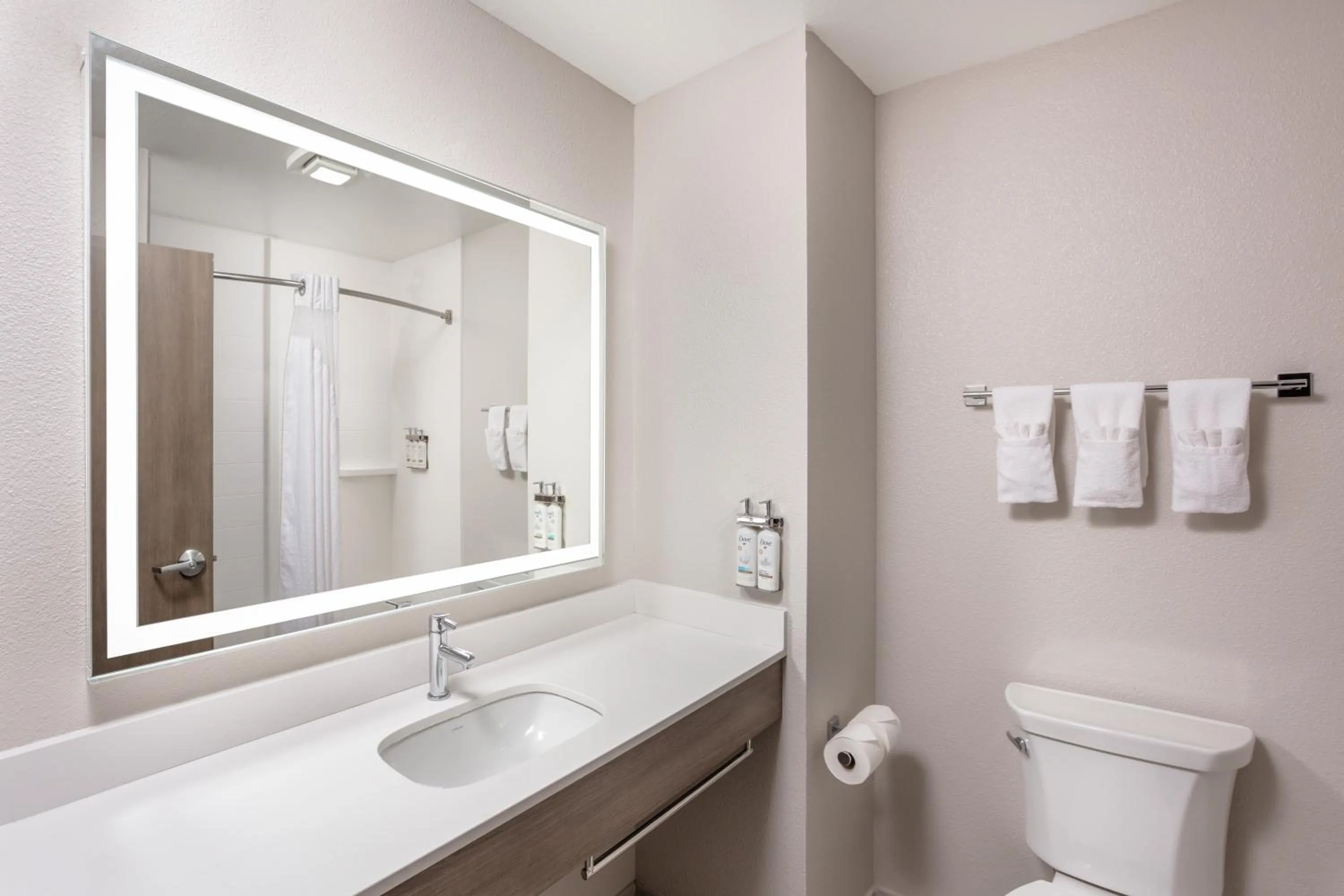 Bath in Holiday Inn Express Kearney by IHG