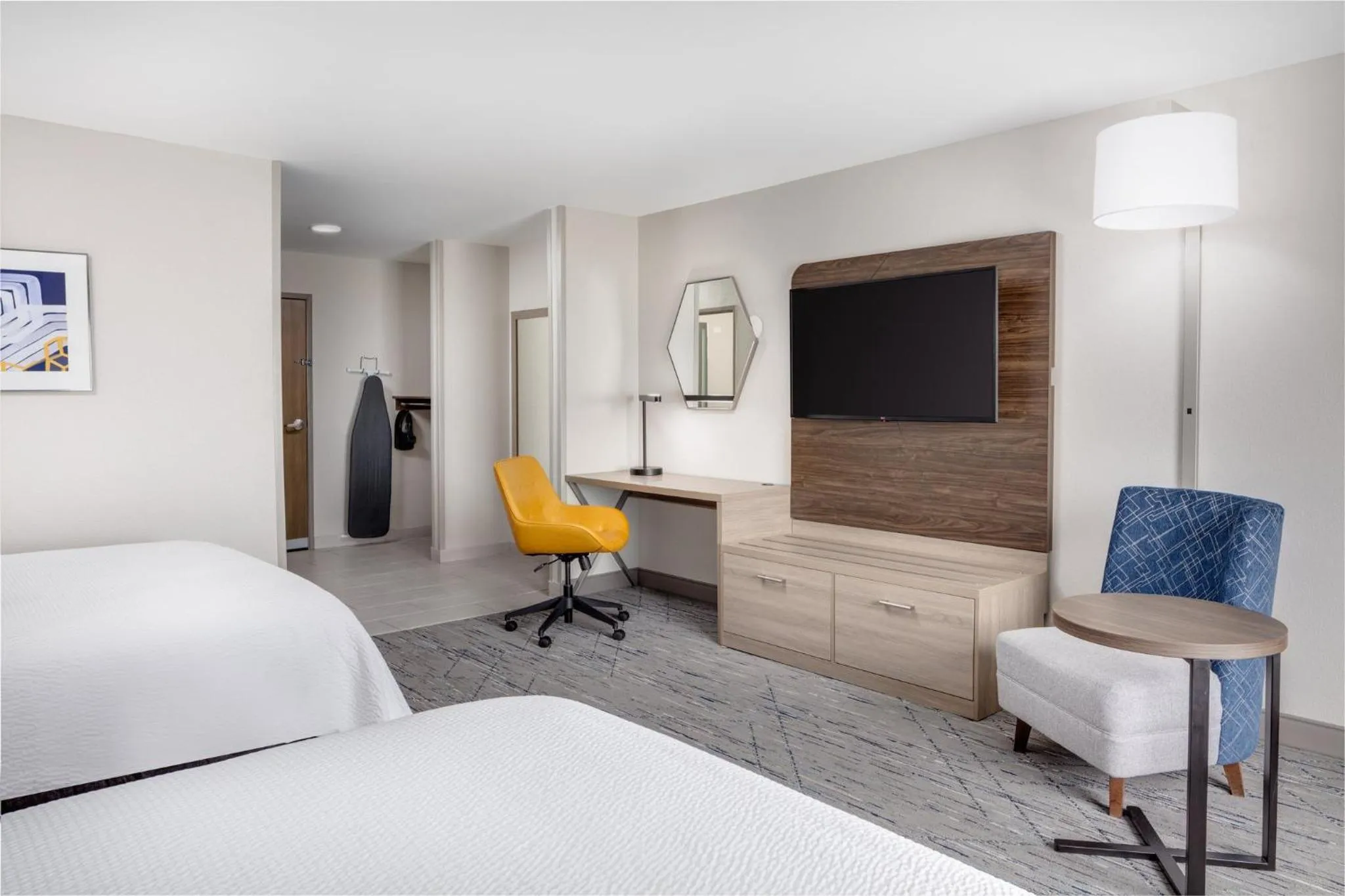 Photo of the whole room, Bed in Holiday Inn Express Kearney by IHG