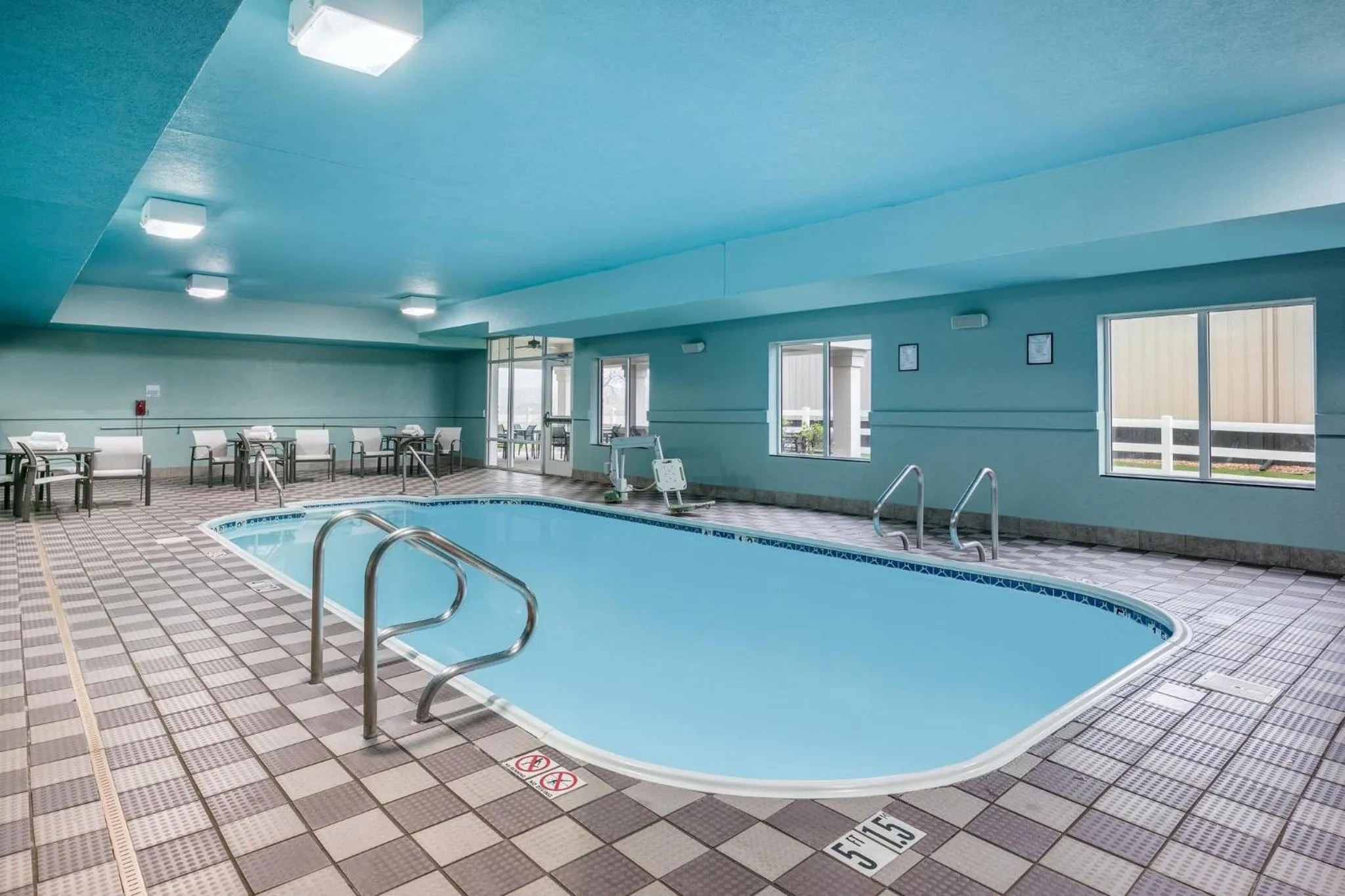 Swimming pool in Holiday Inn Express Kearney by IHG