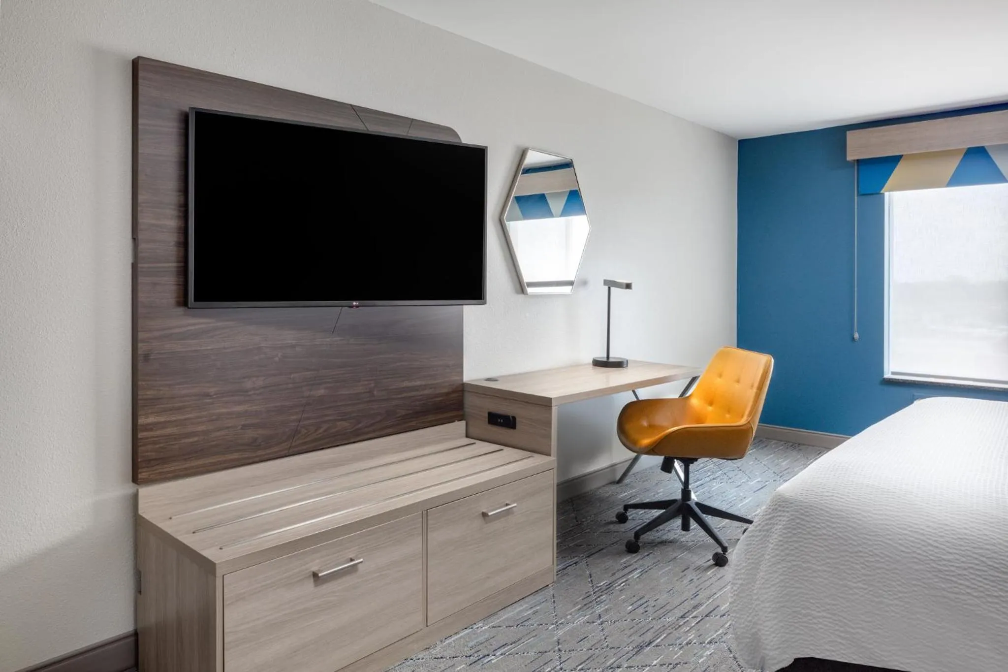 Photo of the whole room, Bed in Holiday Inn Express Kearney by IHG