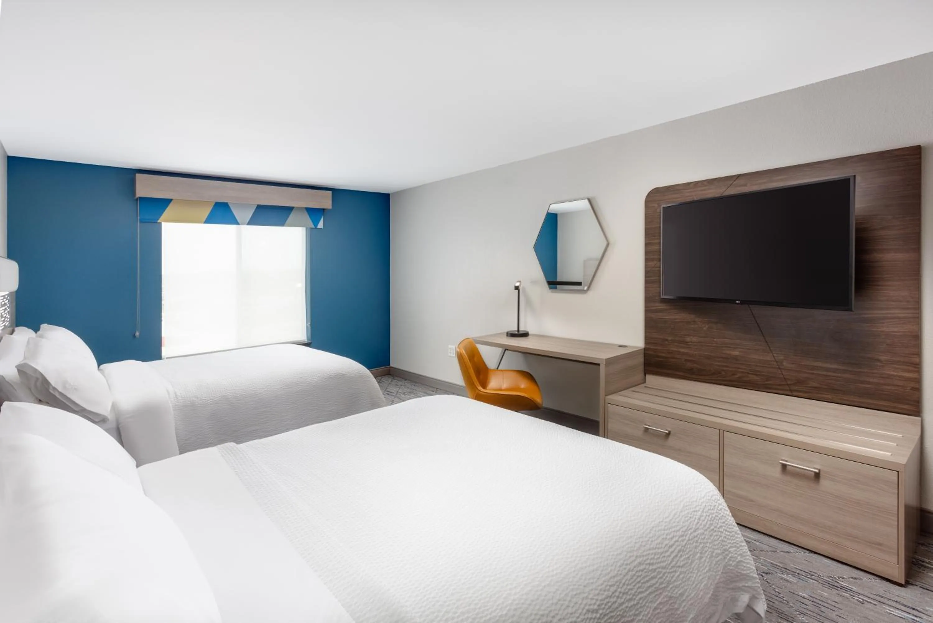 Bed in Holiday Inn Express Kearney by IHG