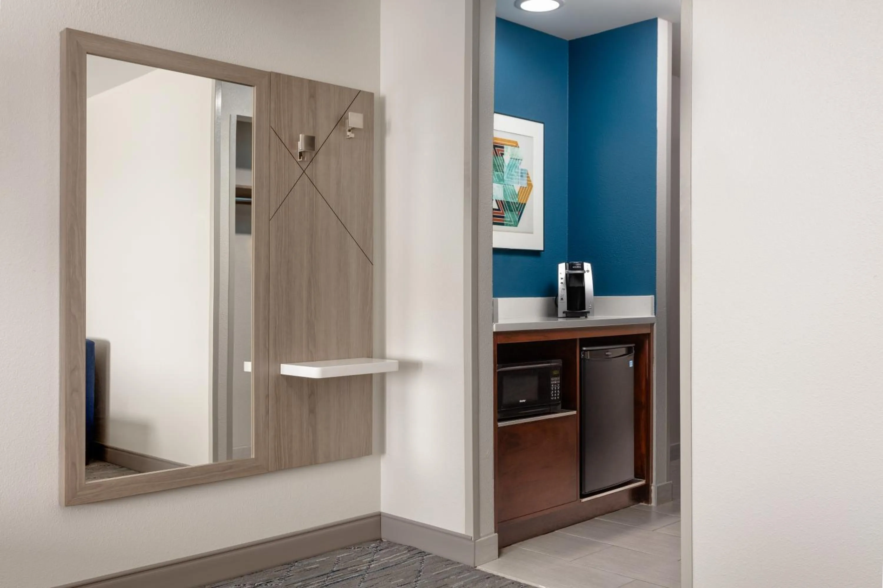 Coffee/tea facilities in Holiday Inn Express Kearney by IHG