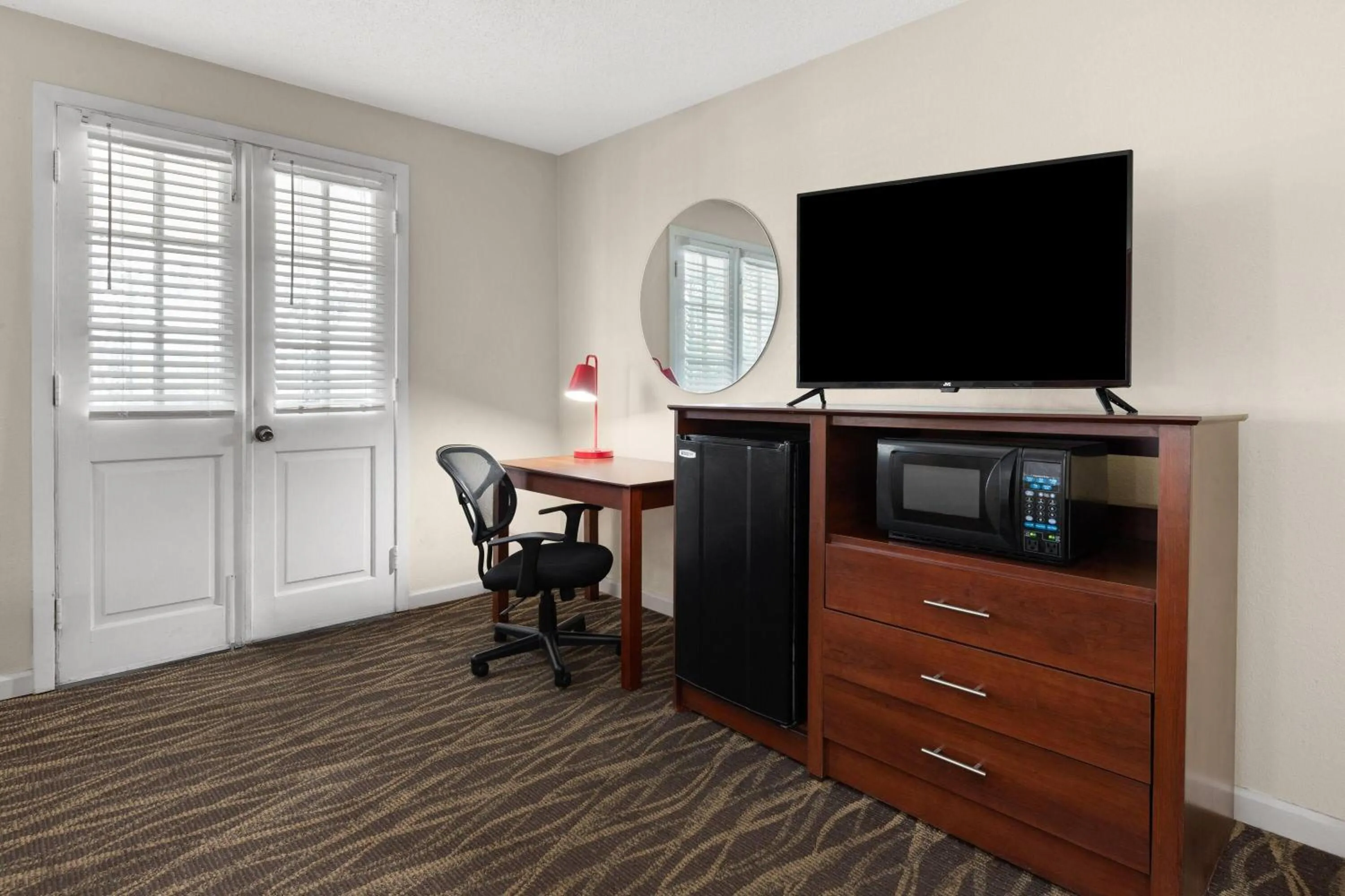 Photo of the whole room in Super 8 by Wyndham New Orleans