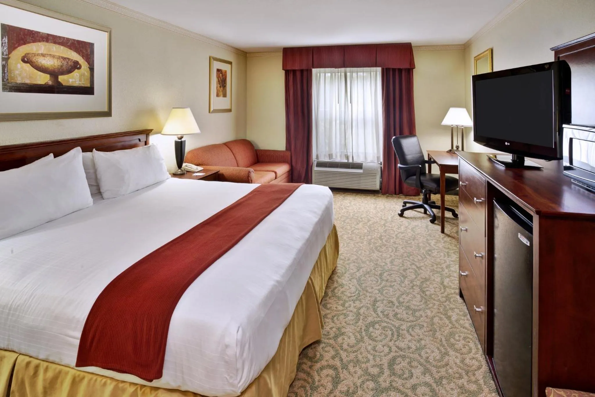 Photo of the whole room, Bed in Holiday Inn Express Breaux Bridge by IHG