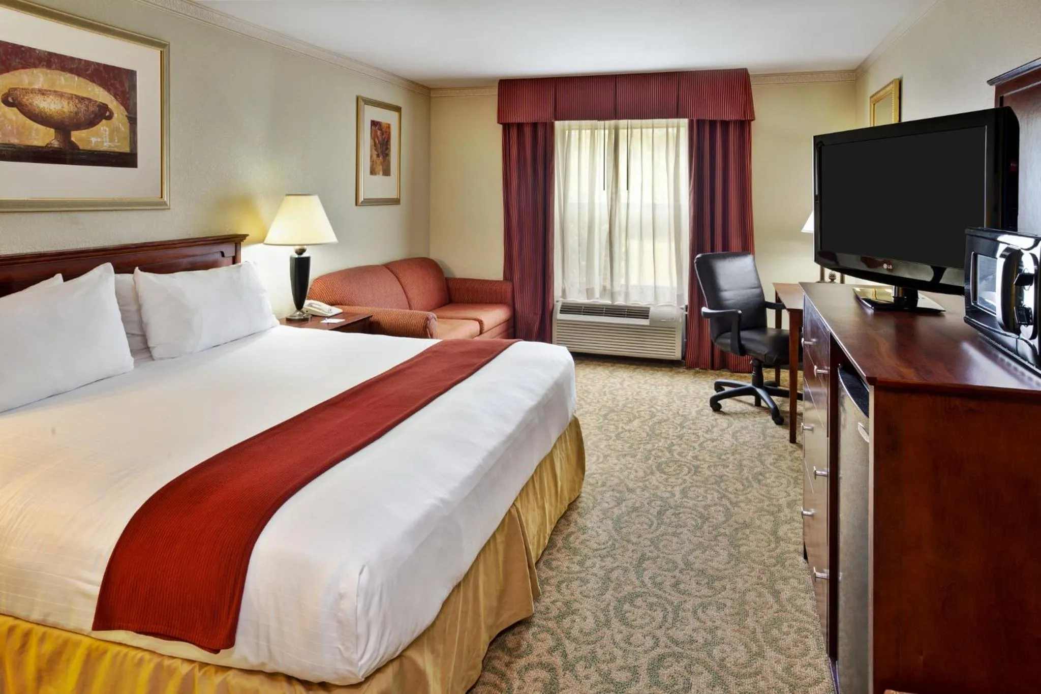 Photo of the whole room, Bed in Holiday Inn Express Breaux Bridge by IHG