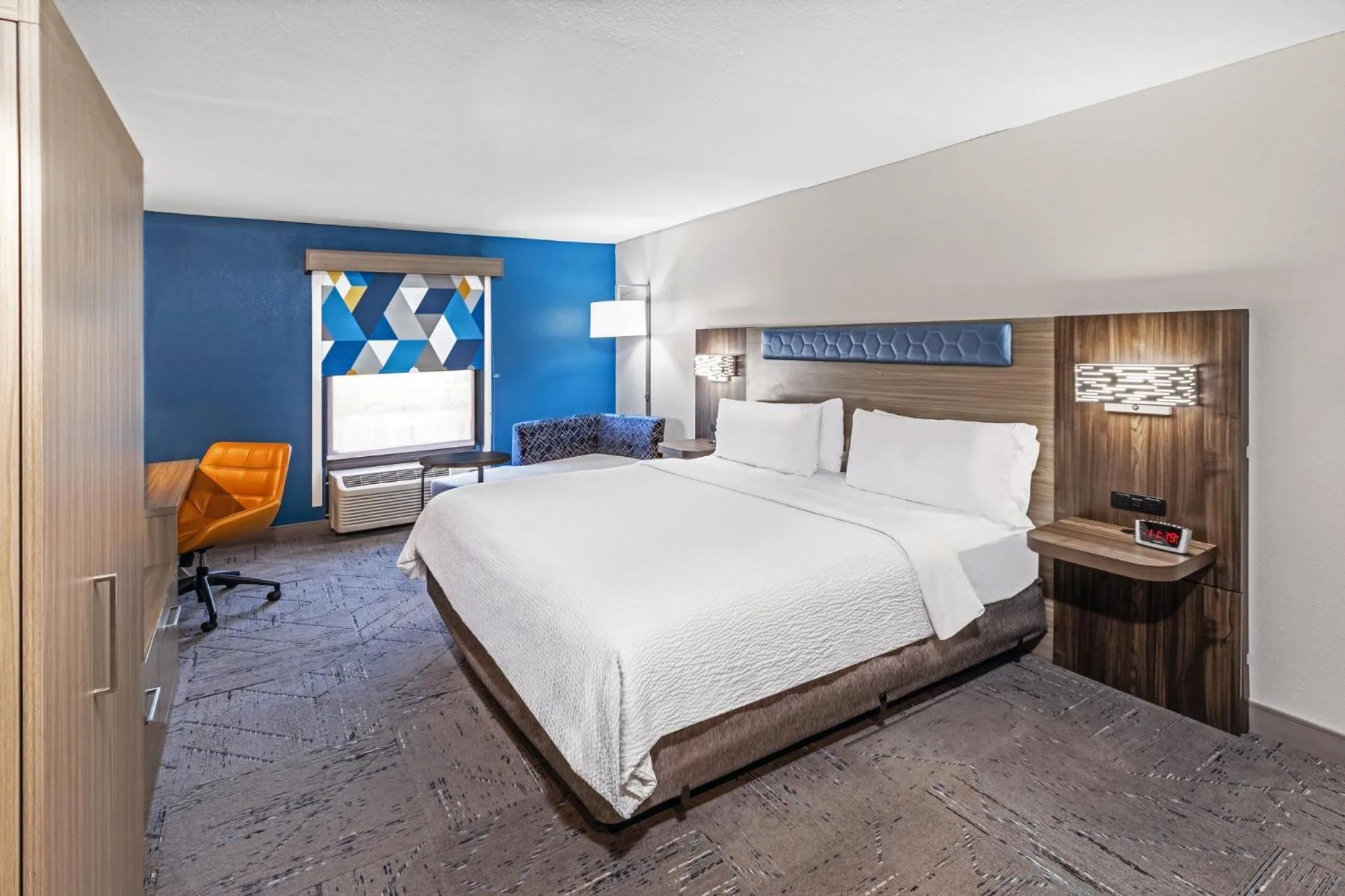 Photo of the whole room, Bed in Holiday Inn Express Breaux Bridge by IHG