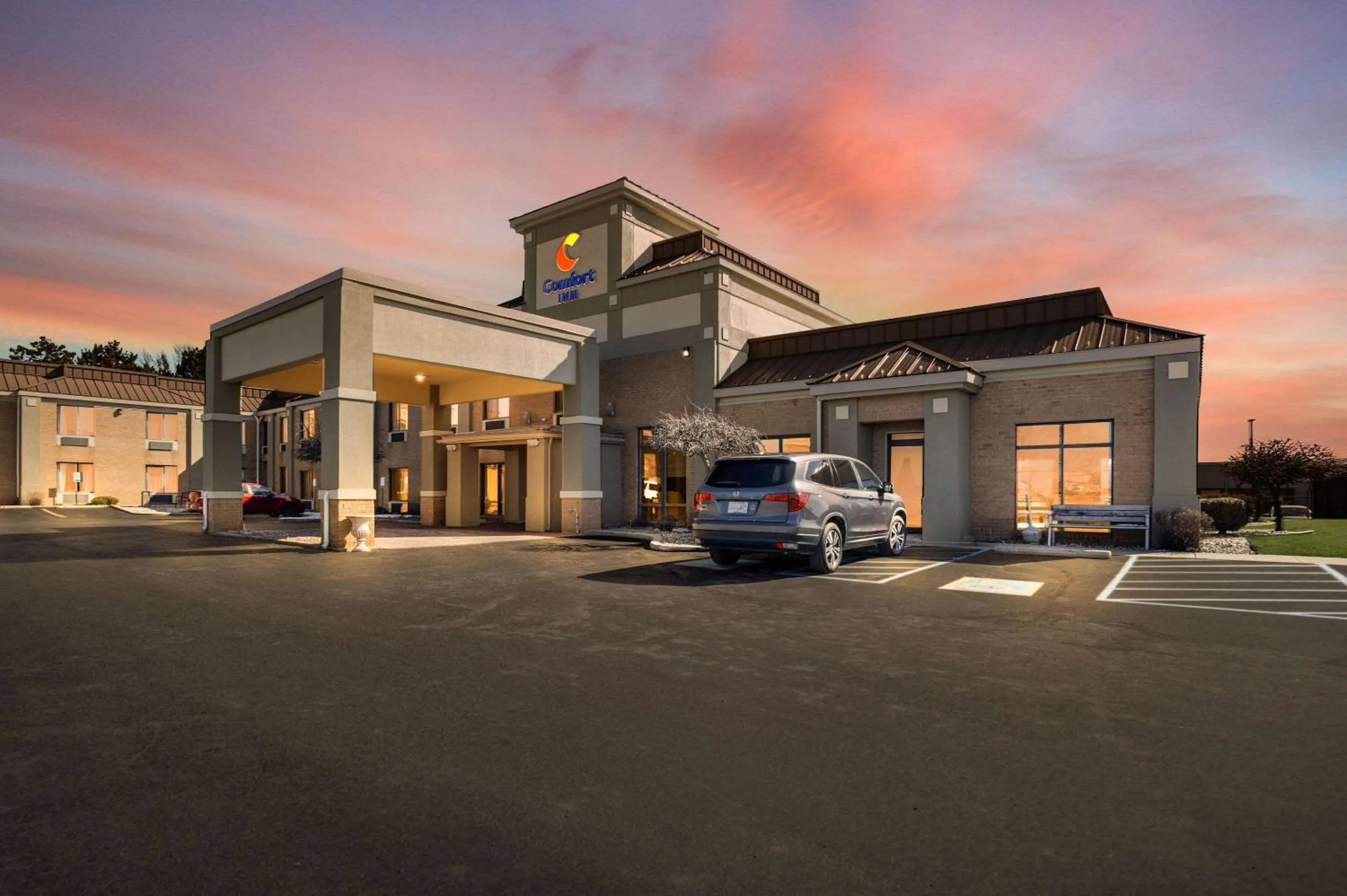 Property building in Comfort Inn Huntington Near University