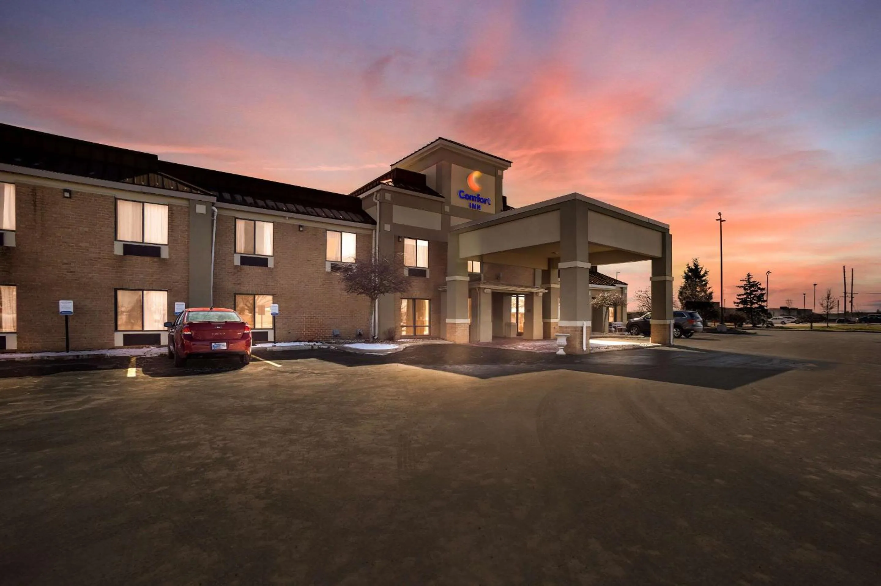 Property building in Comfort Inn Huntington Near University