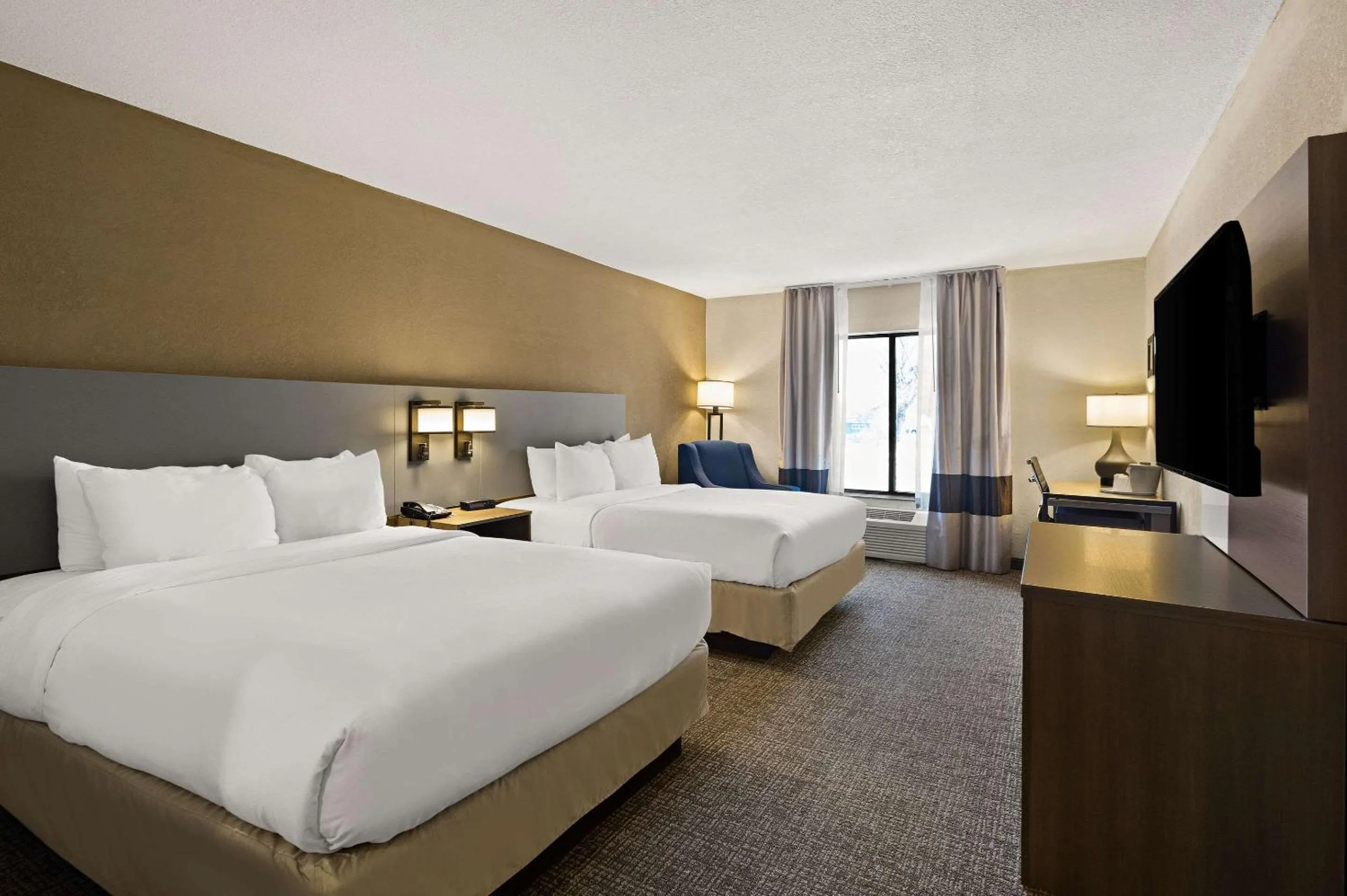 Bedroom, Bed in Comfort Inn Huntington Near University