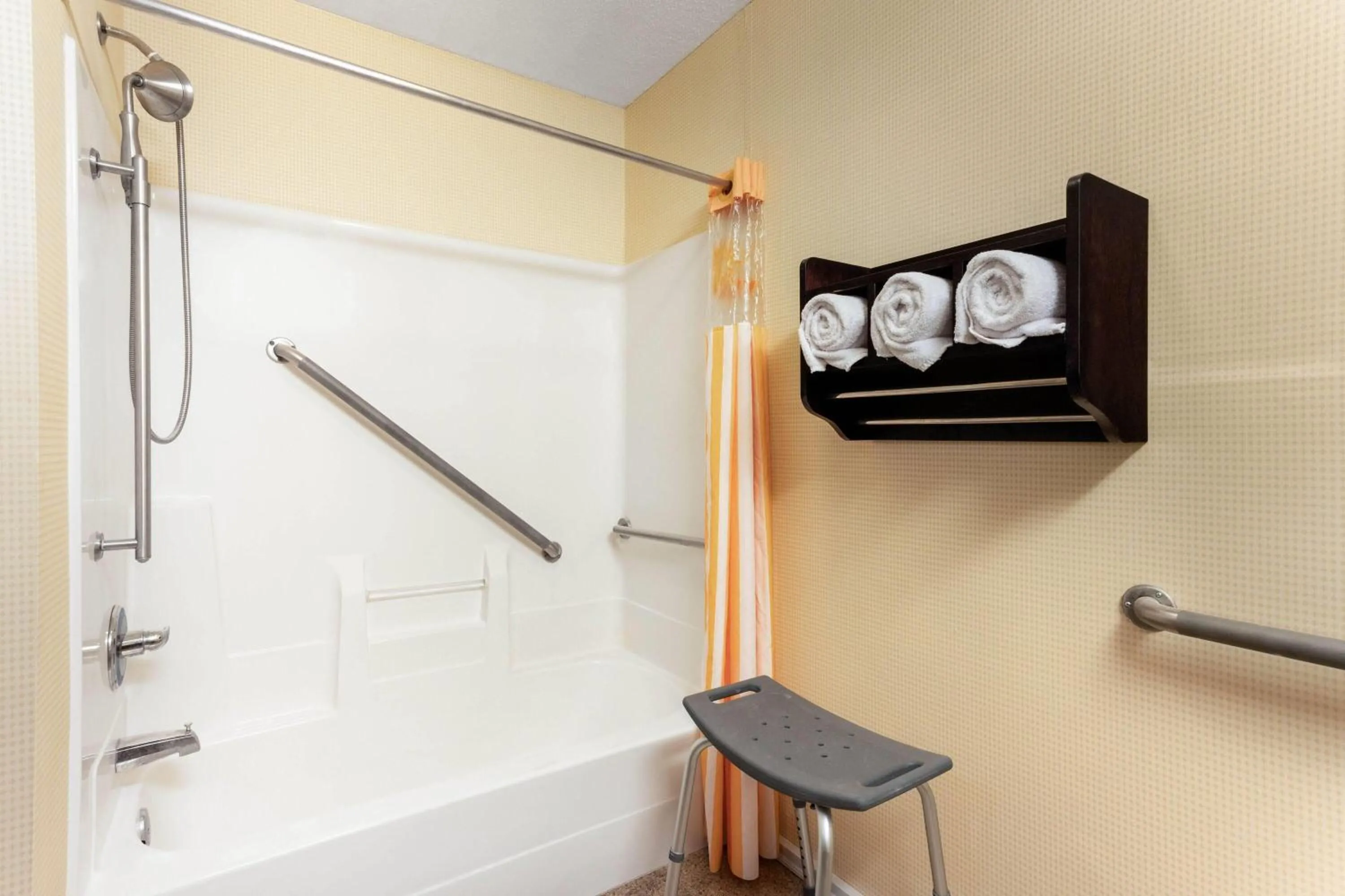 Bathroom in La Quinta by Wyndham Frankfort