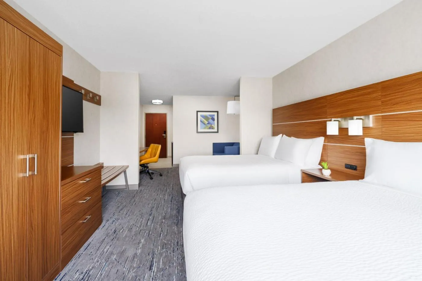 Bed in Holiday Inn Express Irondequoit by IHG