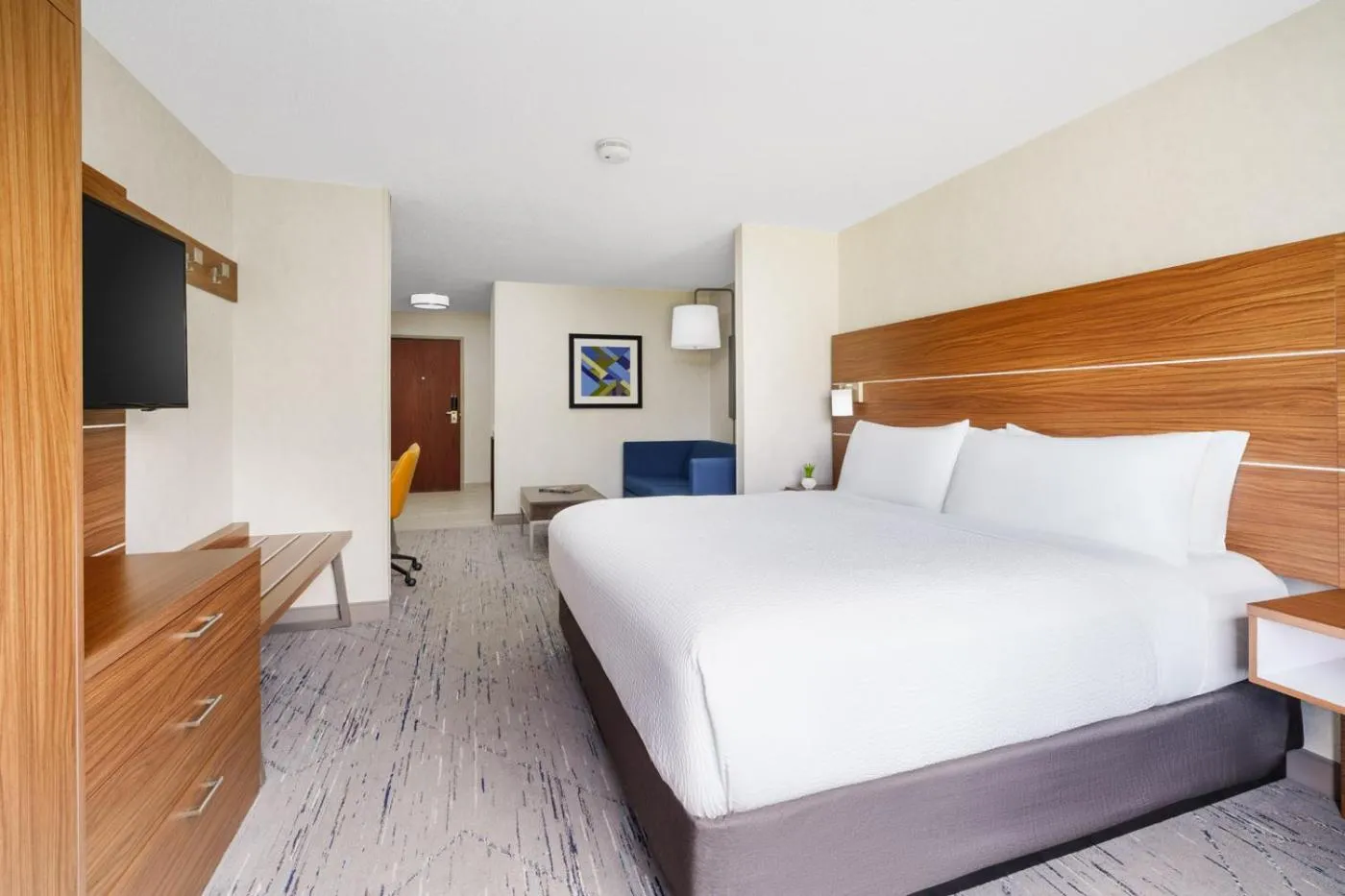 Bed in Holiday Inn Express Irondequoit by IHG