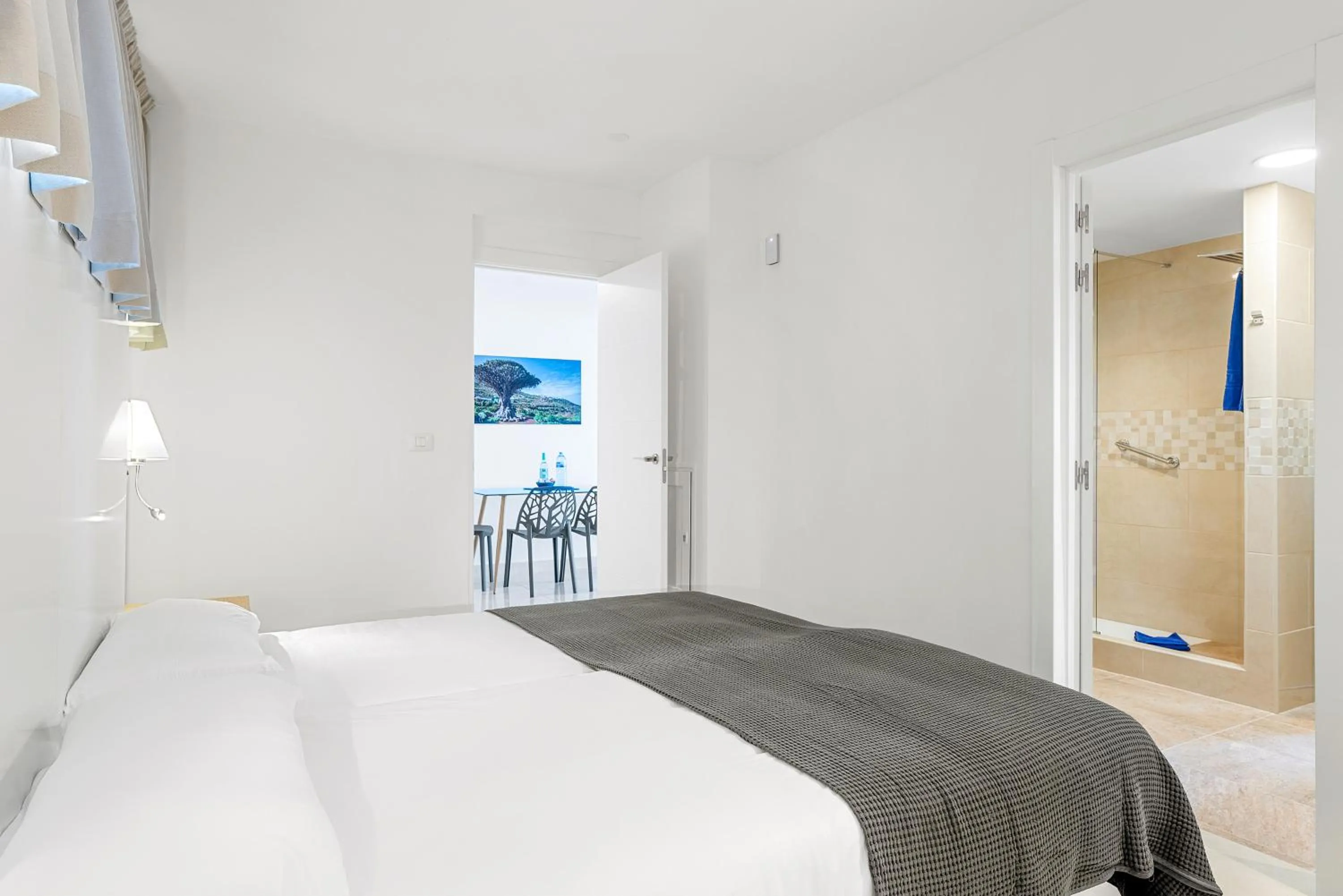 Shower, Bed in Ocean Vistas 24