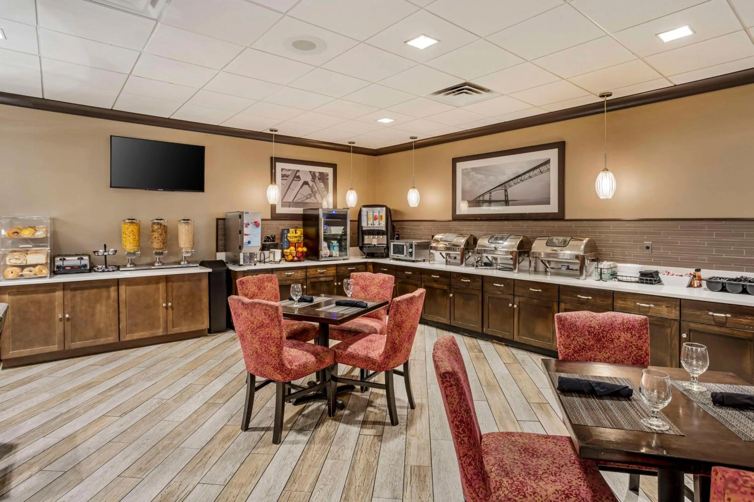 Breakfast in Best Western Plus Kingston Hotel and Conference Center