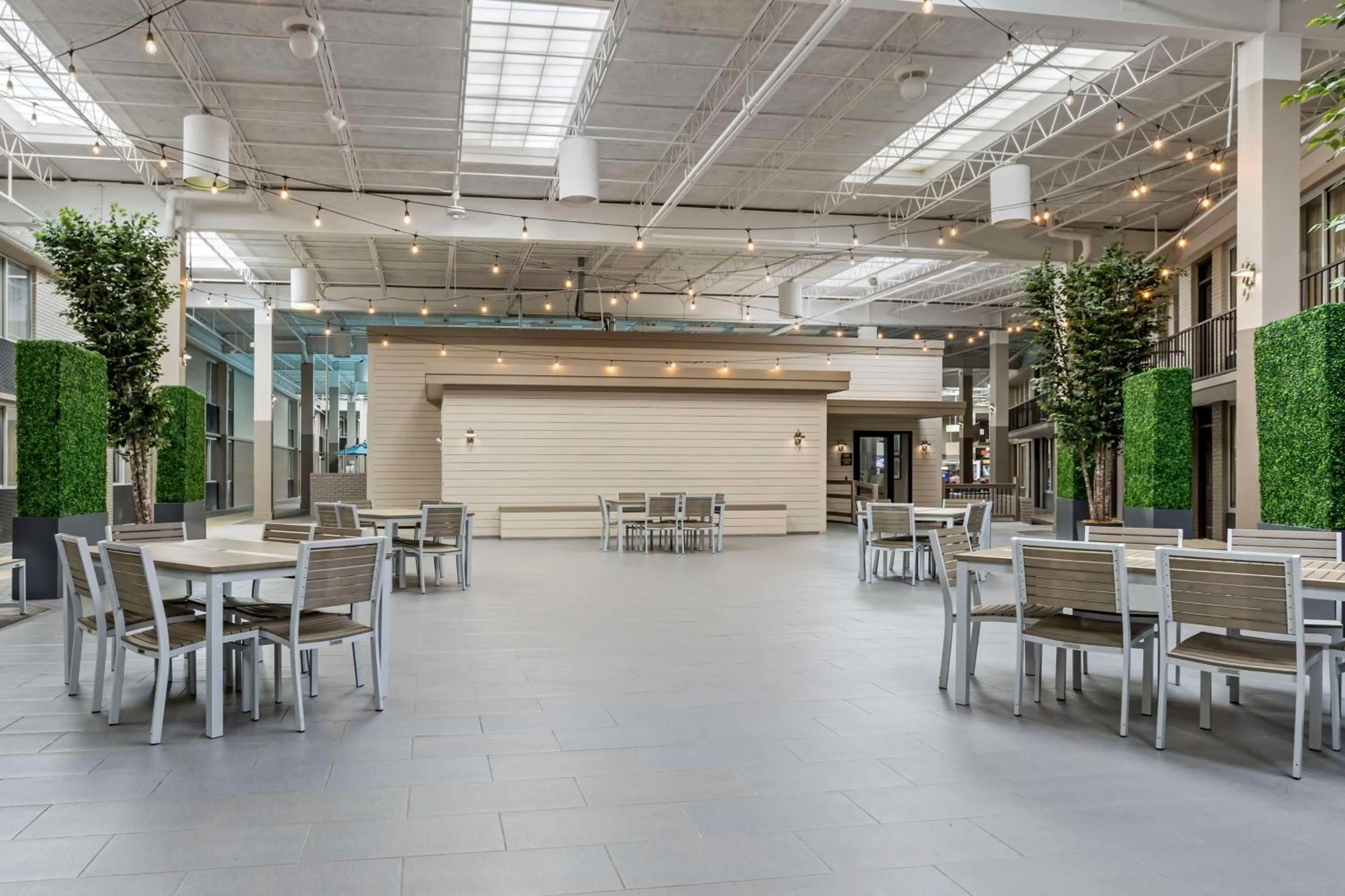 Property building in Best Western Plus Kingston Hotel and Conference Center