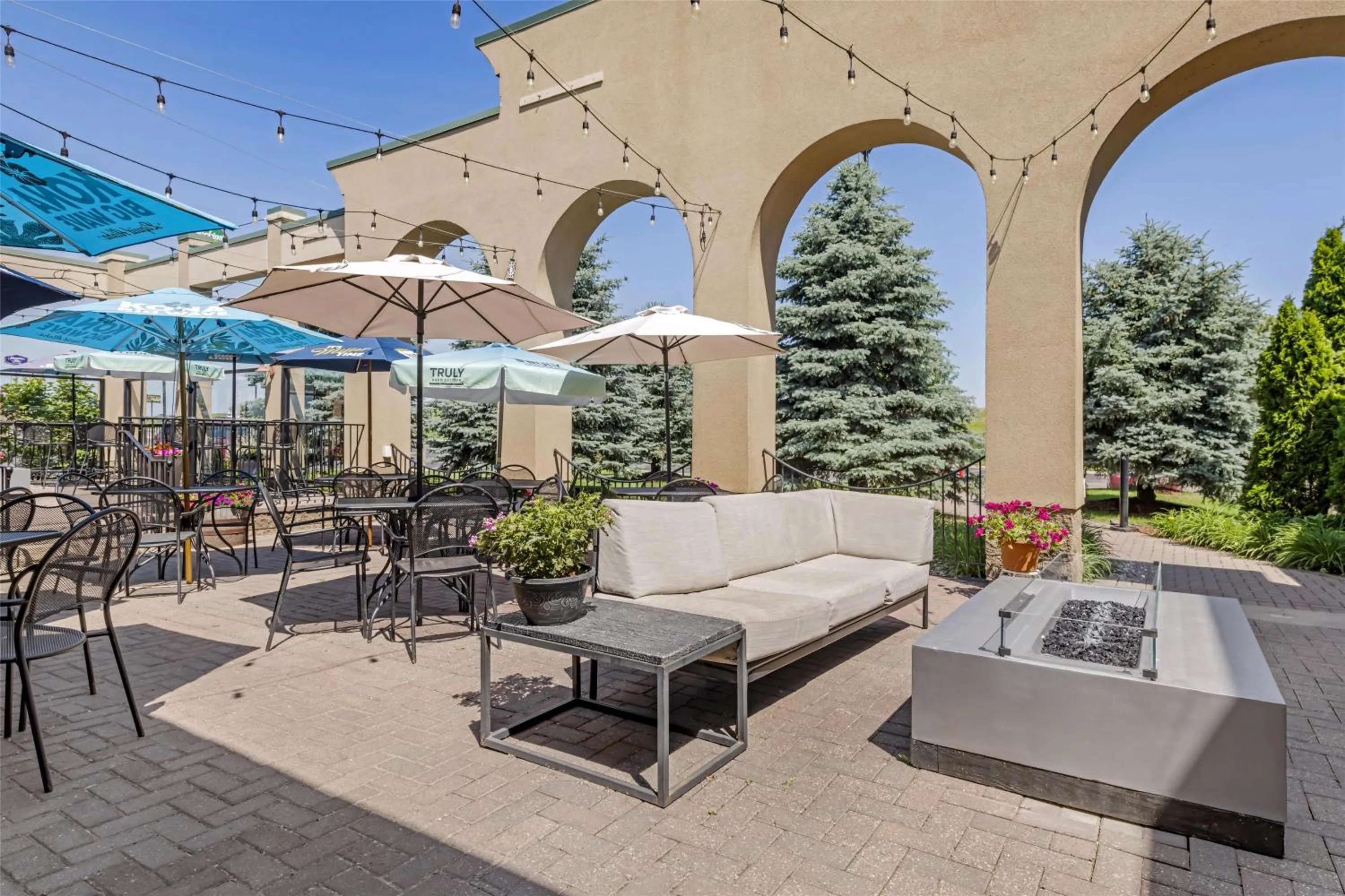 Restaurant/places to eat in Best Western Fairmont