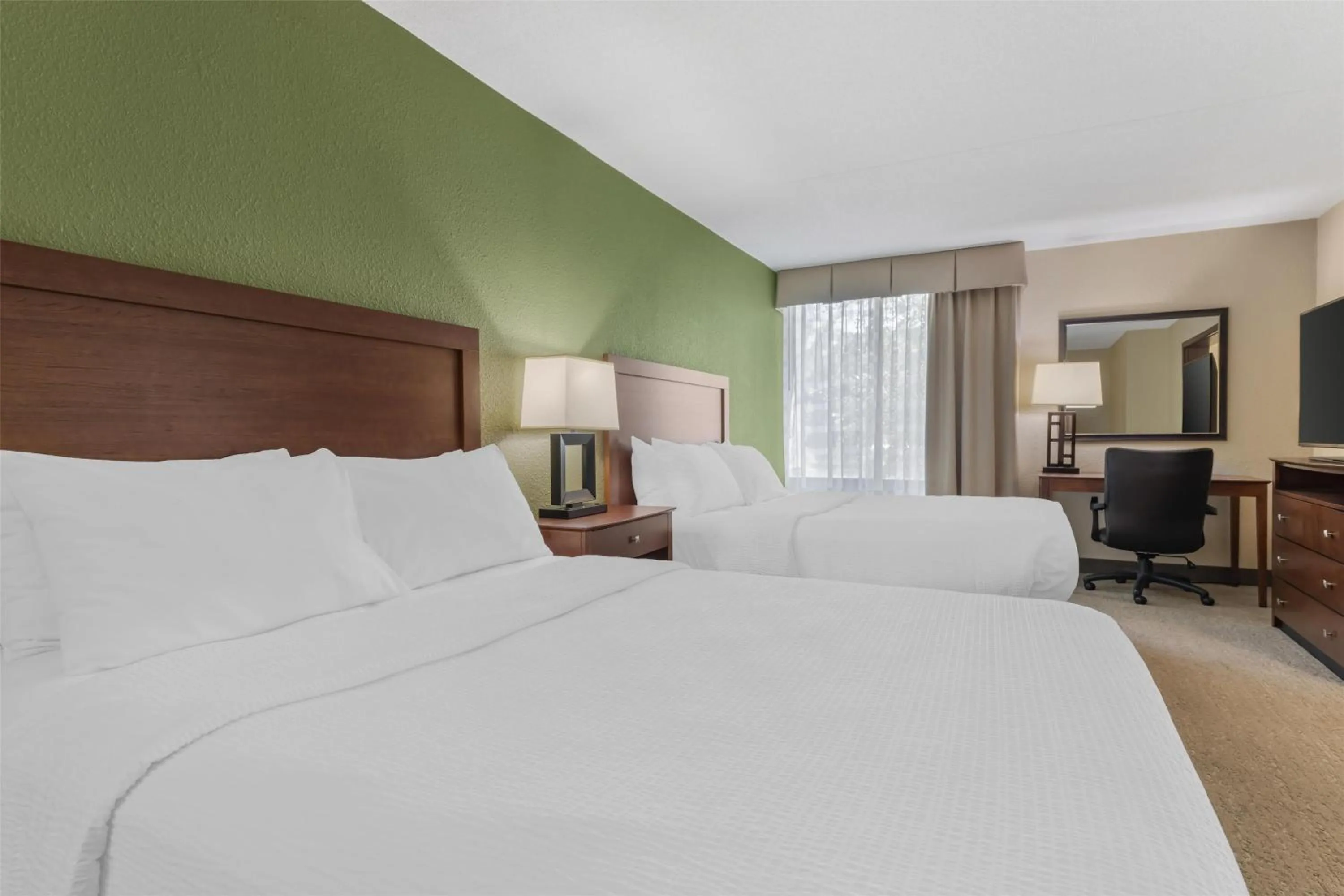 Photo of the whole room, Bed in Best Western Fairmont