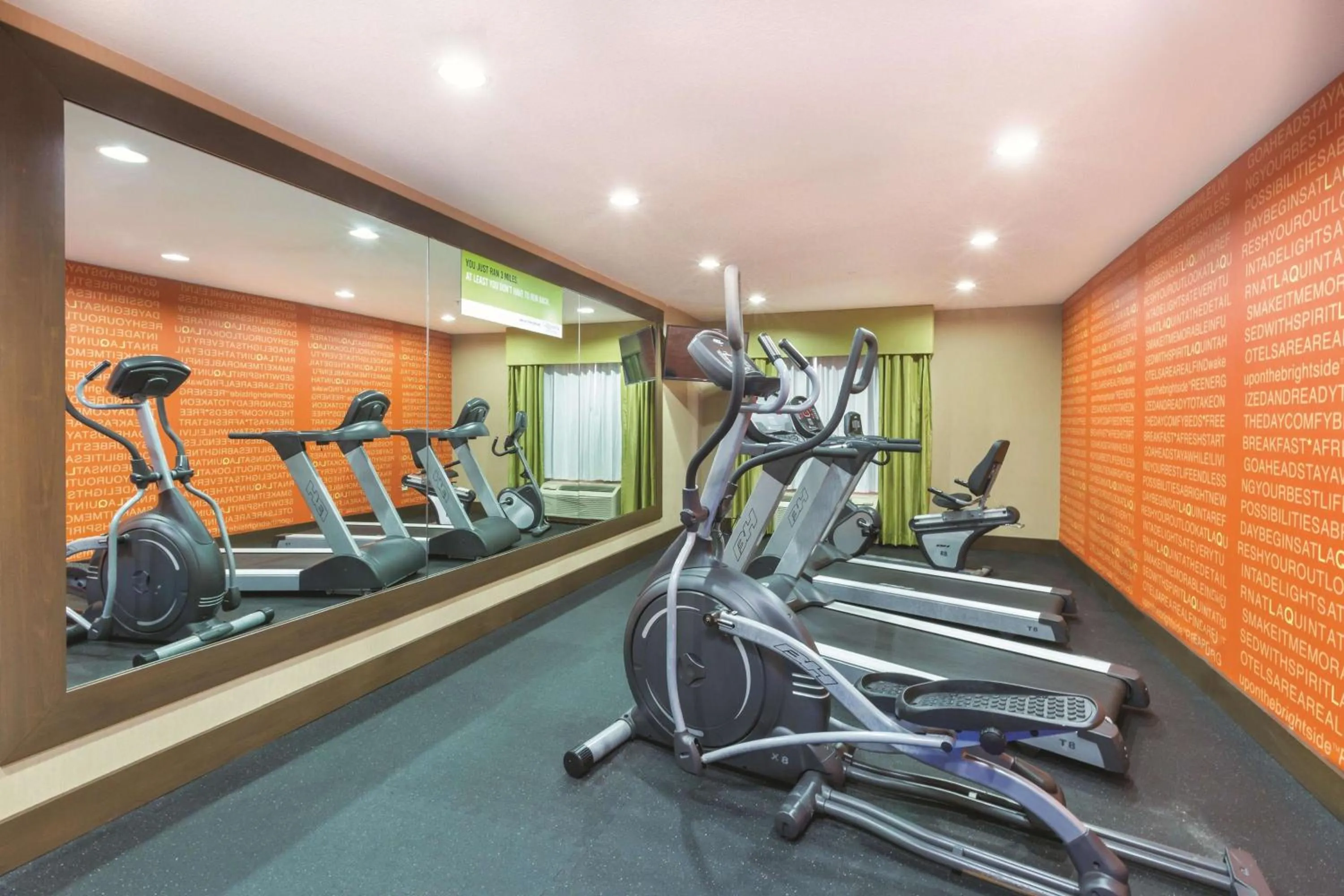 Fitness centre/facilities in La Quinta Inn by Wyndham Austin North
