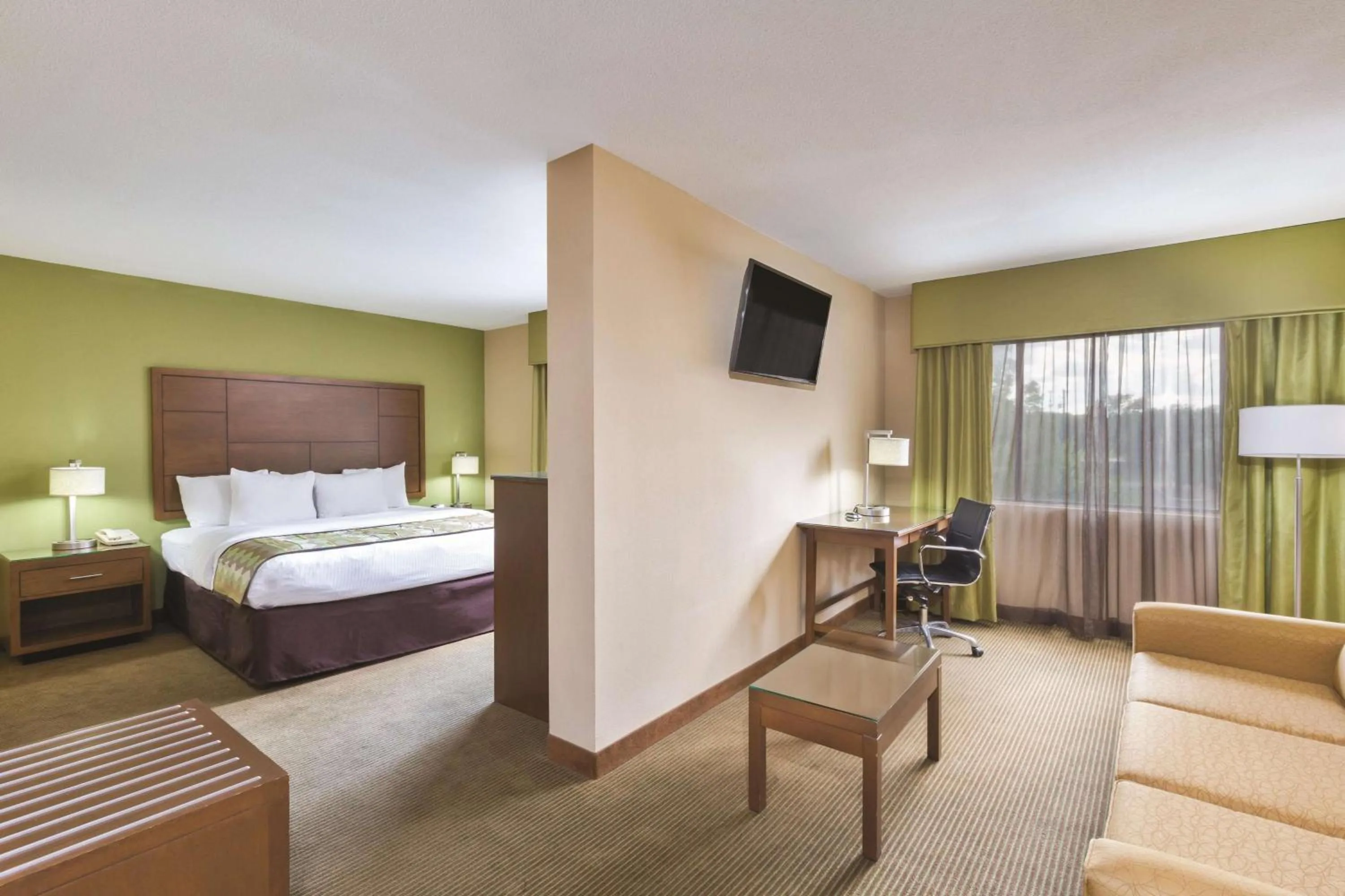 Photo of the whole room, Bed in La Quinta Inn by Wyndham Austin North