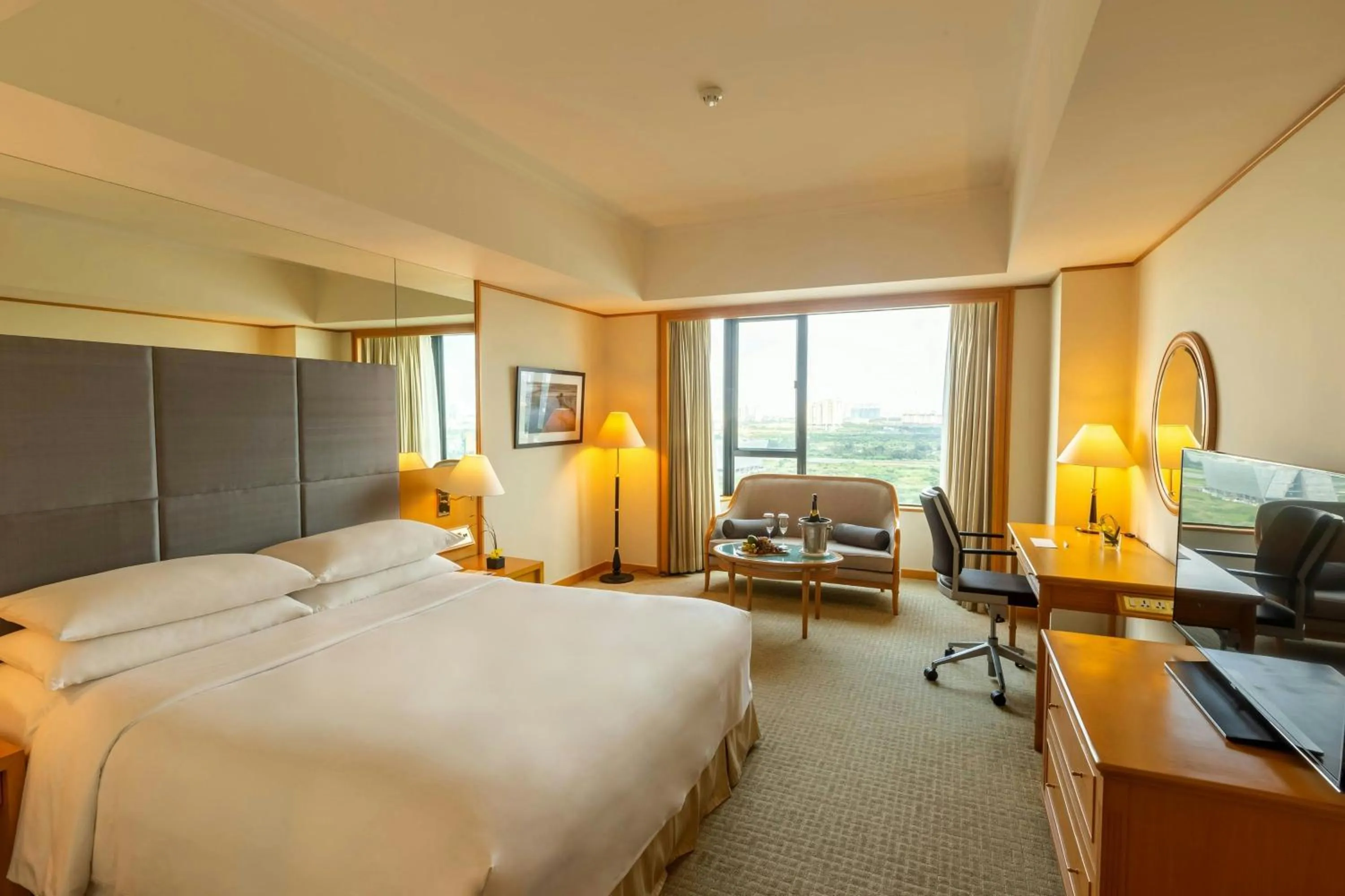 Bedroom, Bed in Renaissance Riverside Hotel Saigon