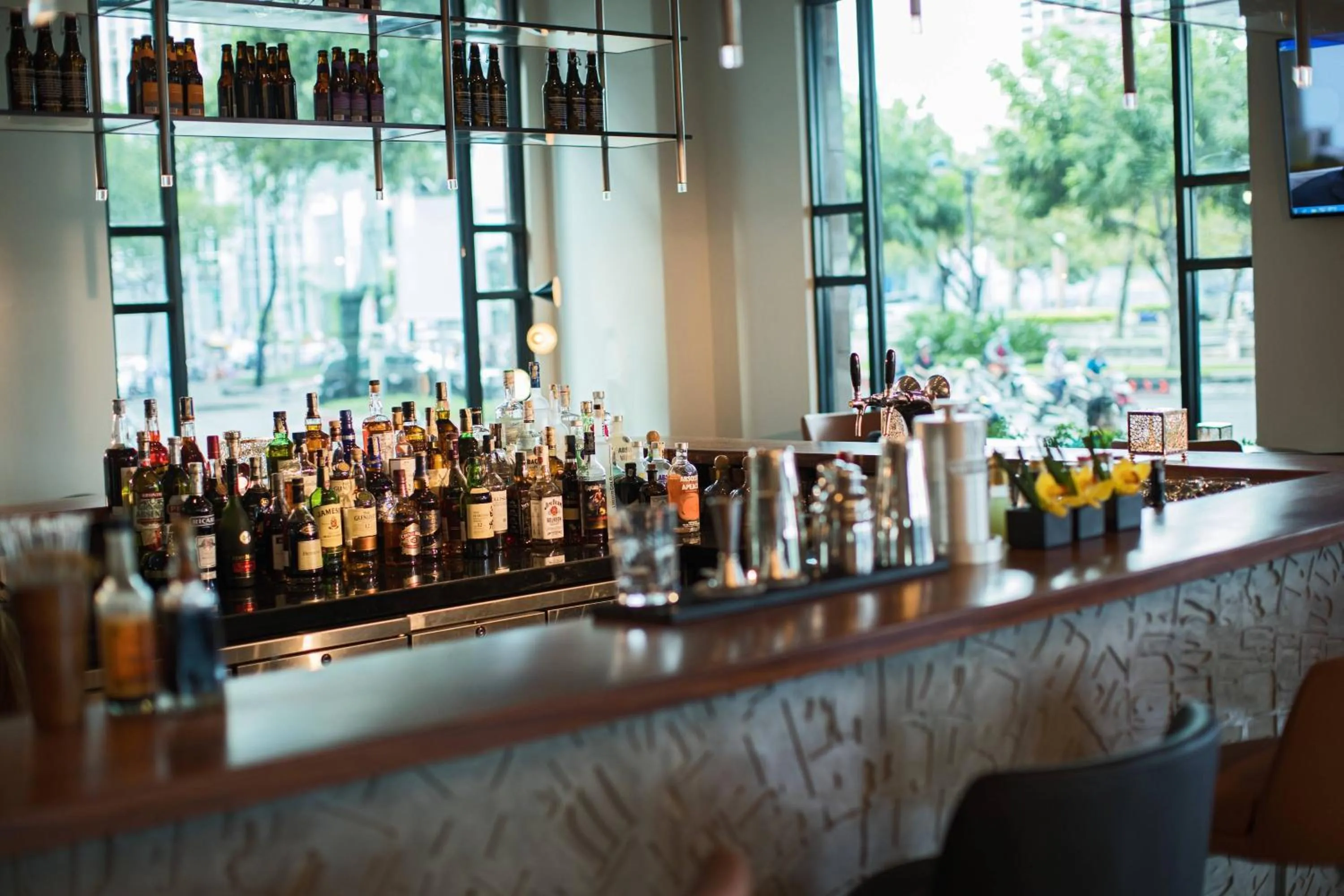 Lounge or bar in Renaissance Riverside Hotel Saigon