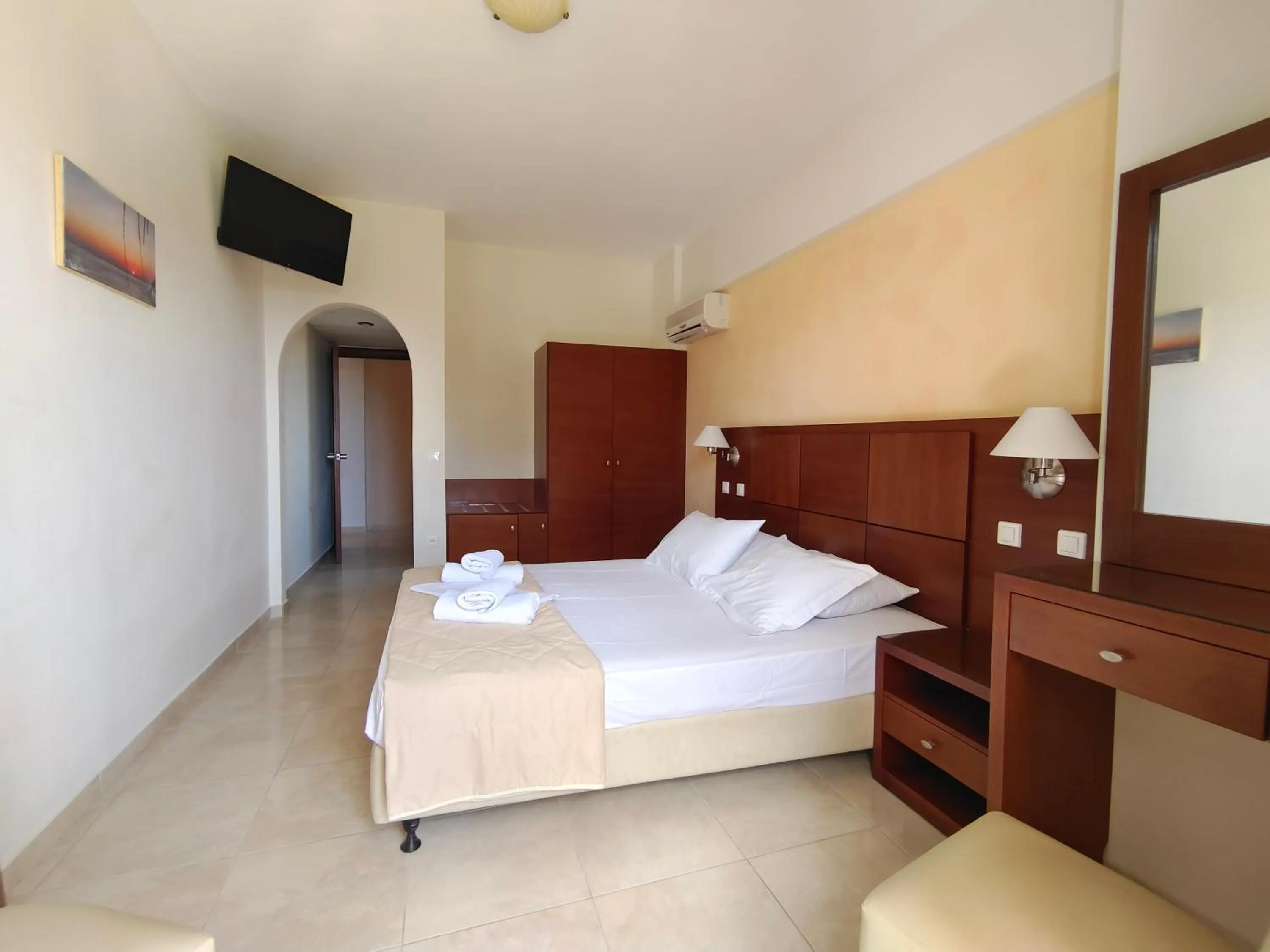 Bedroom, Bed in Alex