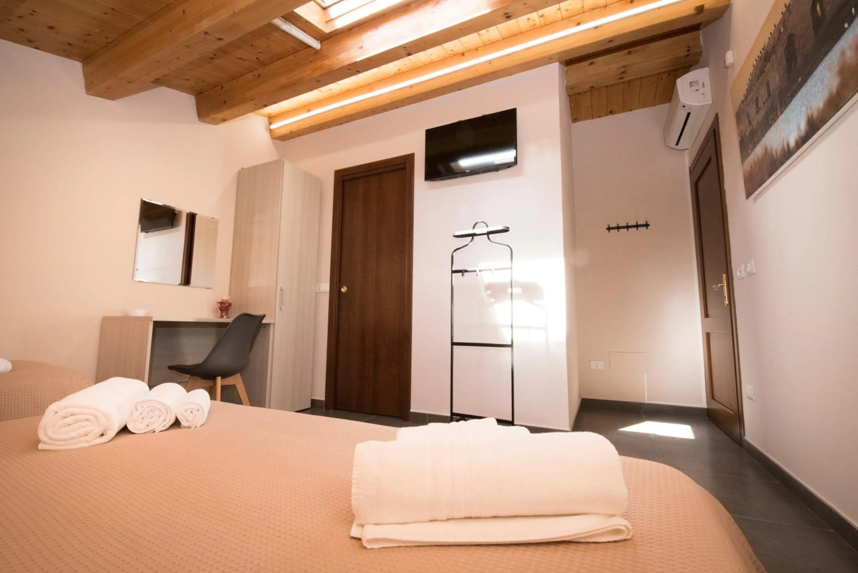 Triple Room with Private Bathroom - single occupancy in Casa Malaclà B&B