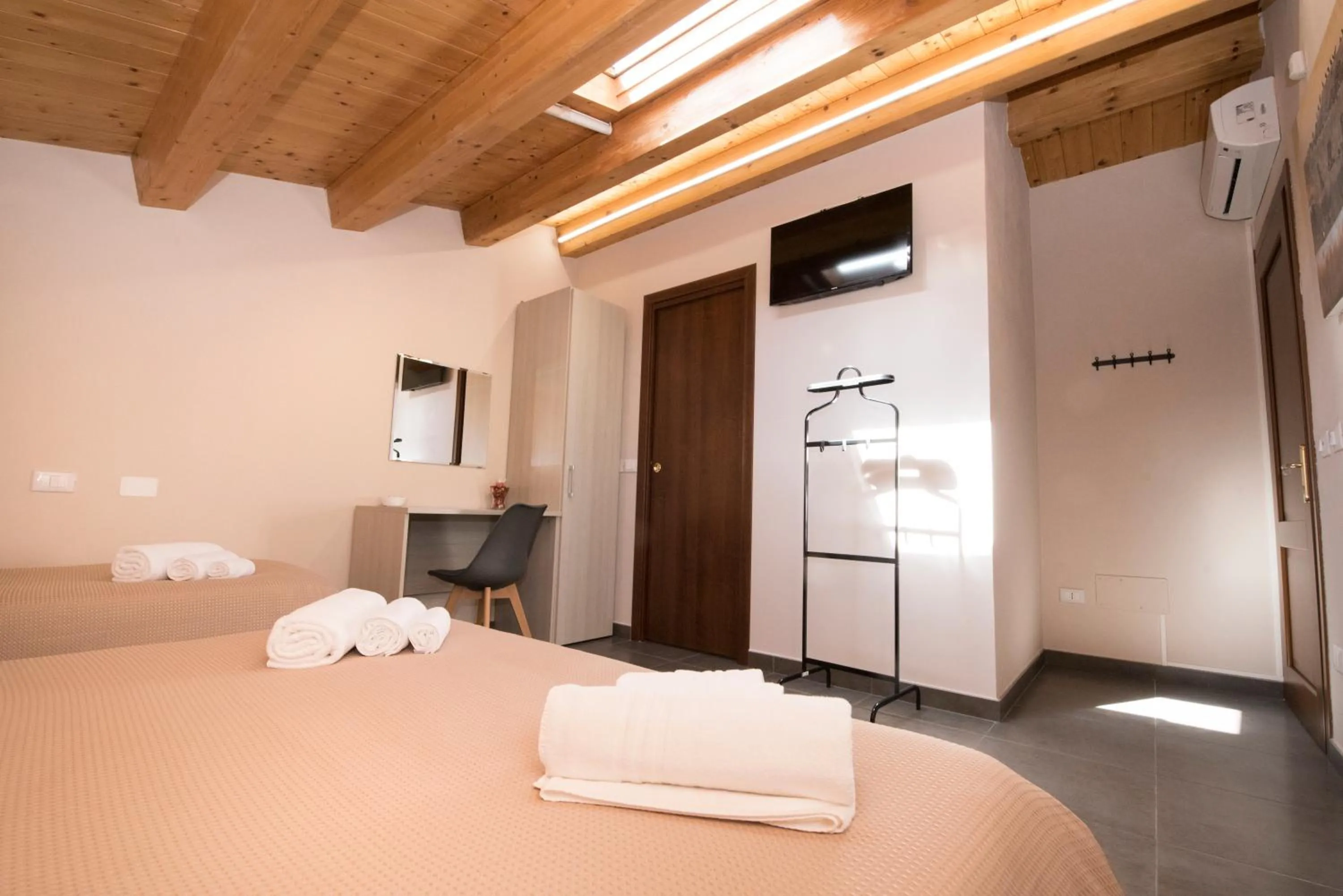 Triple Room with Private Bathroom - single occupancy in Casa Malaclà B&B