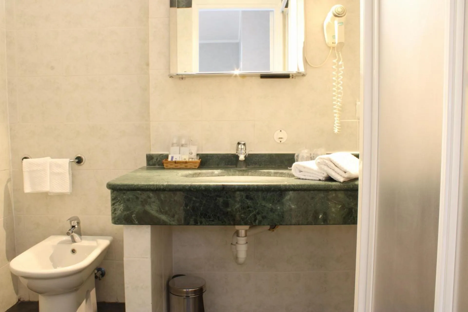 Bathroom in Hôtel Alexandra