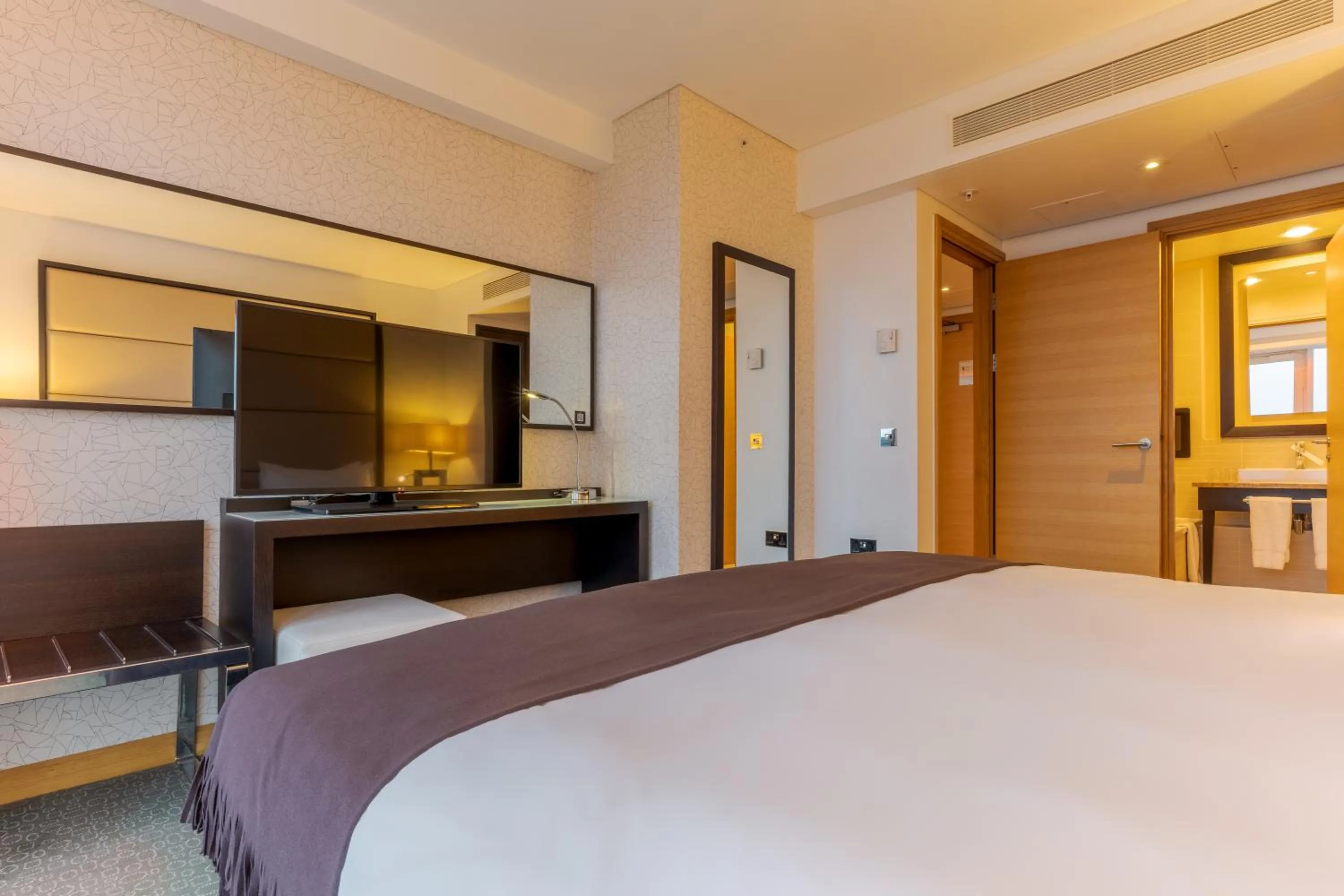 Bed in Pestana Chelsea Bridge Hotel & SPA