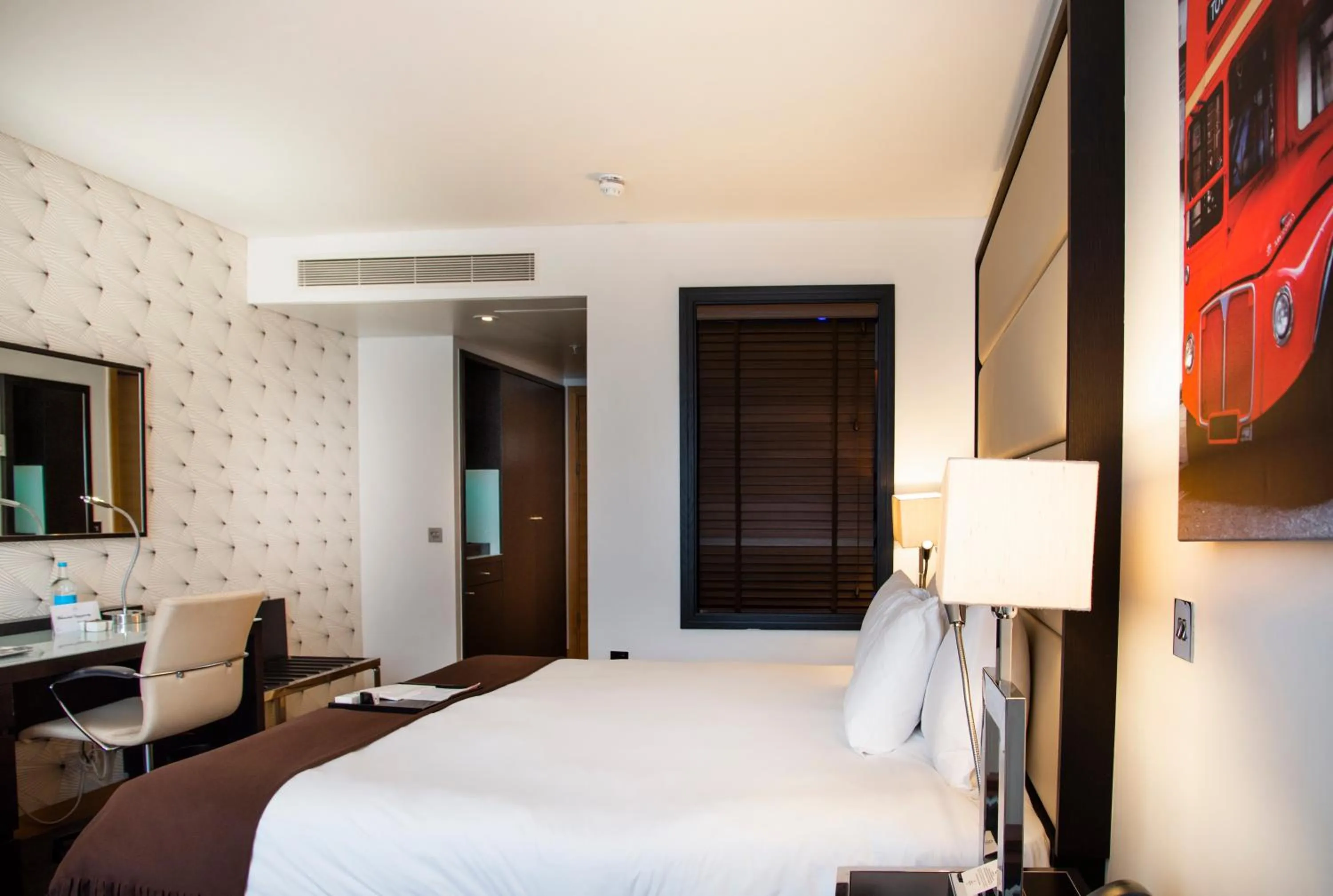 Bed in Pestana Chelsea Bridge Hotel & SPA