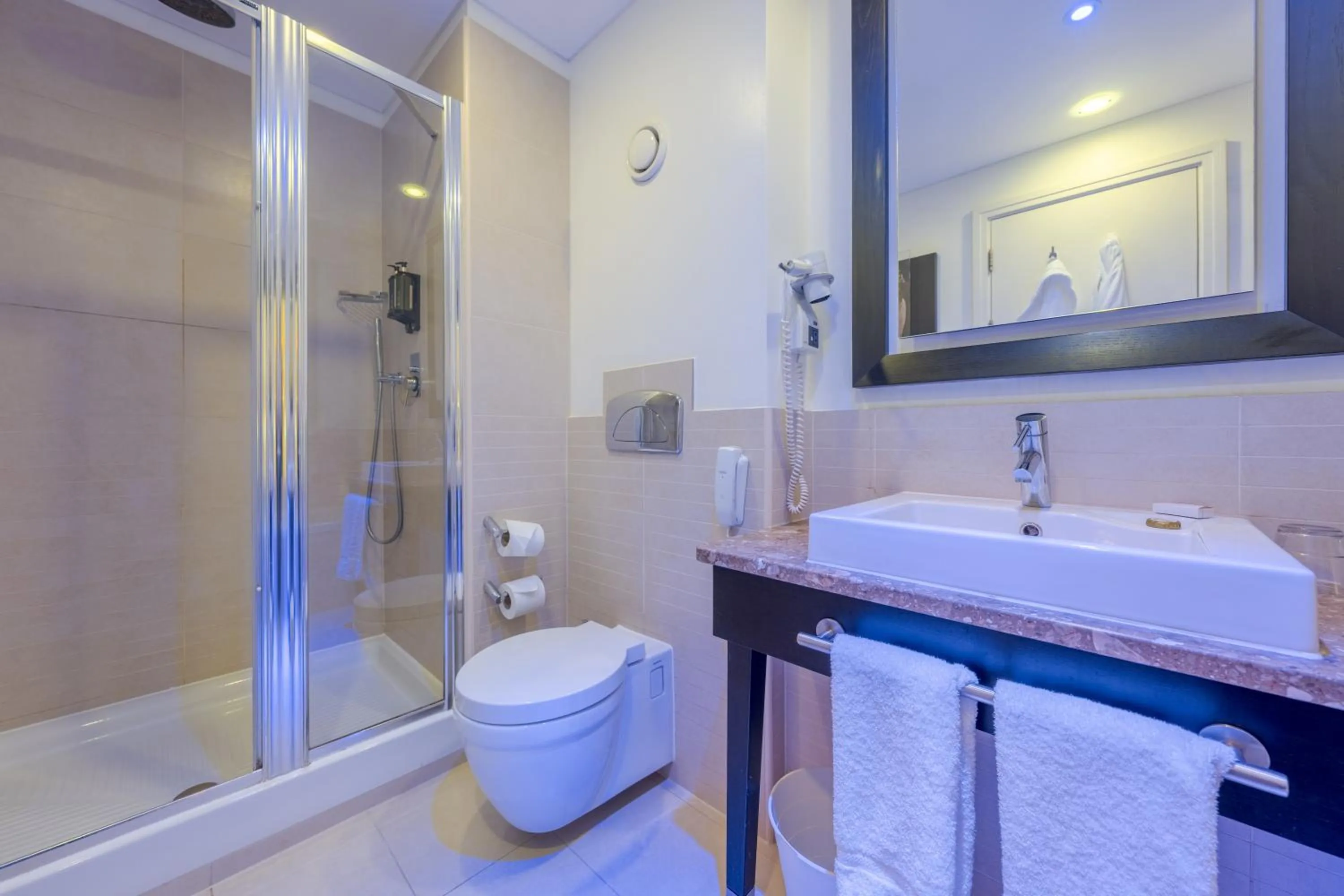 Bathroom in Pestana Chelsea Bridge Hotel & SPA