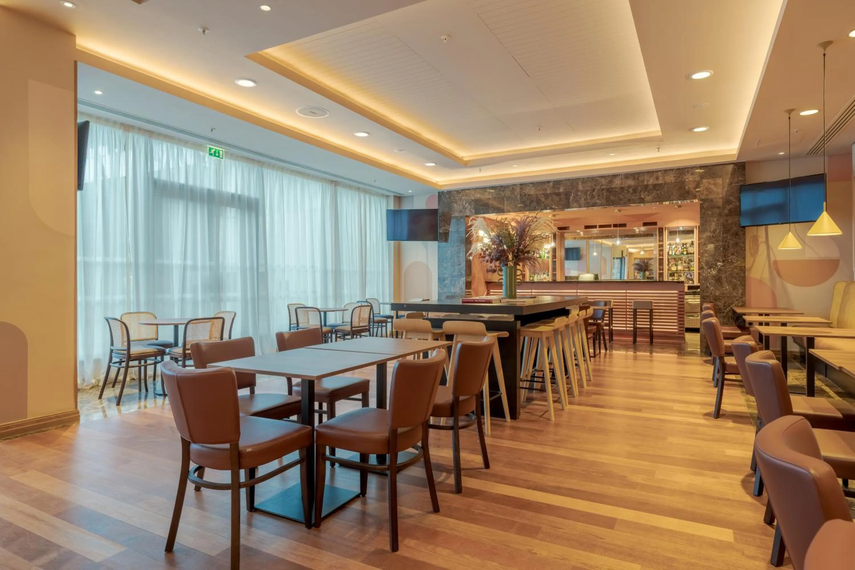 Lounge or bar in Pestana Chelsea Bridge Hotel & SPA