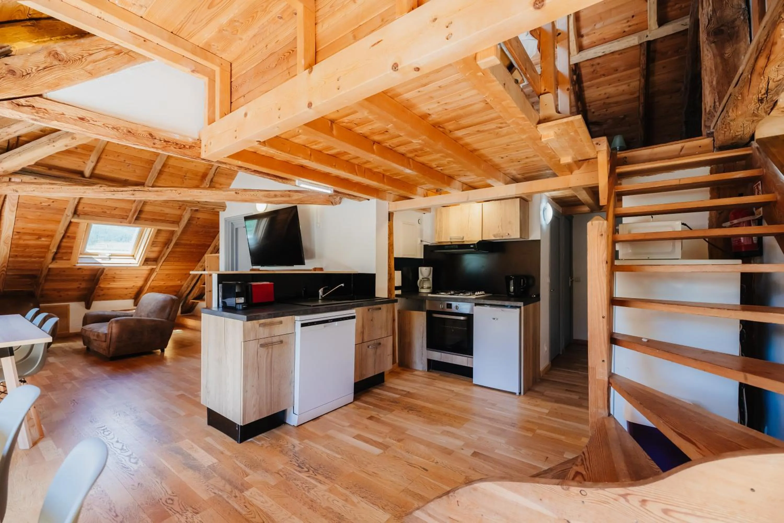 Communal lounge/ TV room in Résidence Sunêlia Les Logis d'Orres