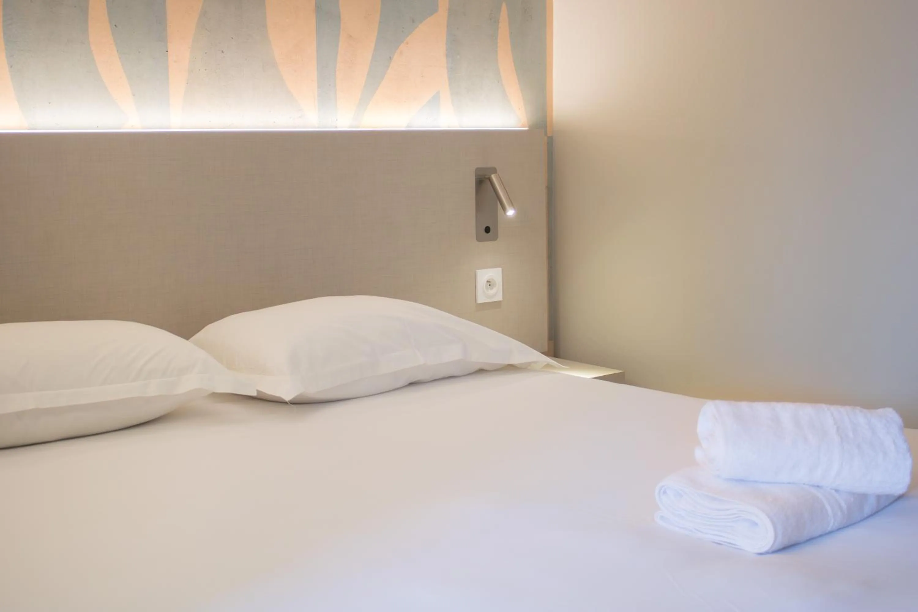 Bedroom, Bed in Brit Hotel Avignon Sud Le Calendal