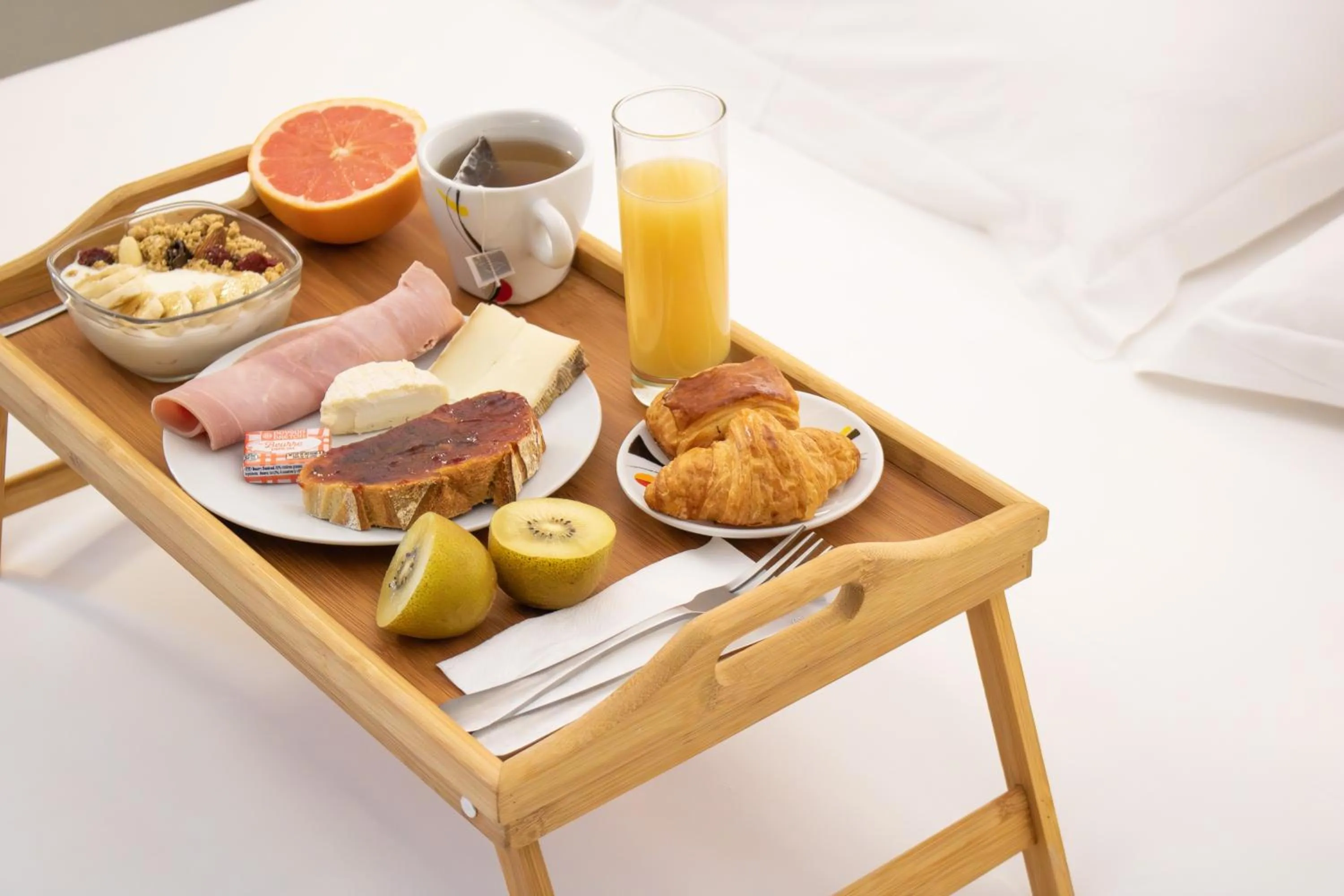 Breakfast in Brit Hotel Avignon Sud Le Calendal