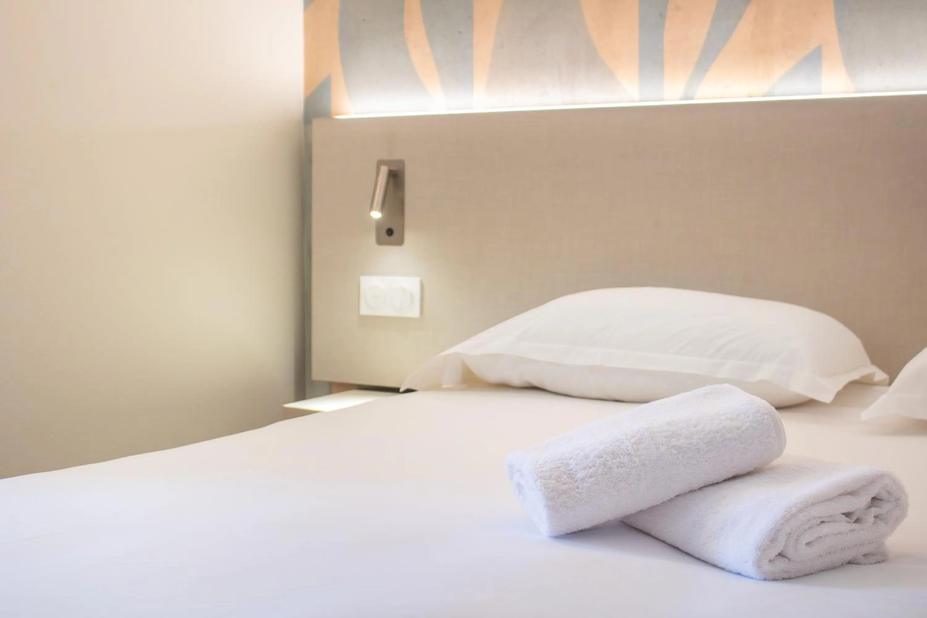 Bedroom, Bed in Brit Hotel Avignon Sud Le Calendal