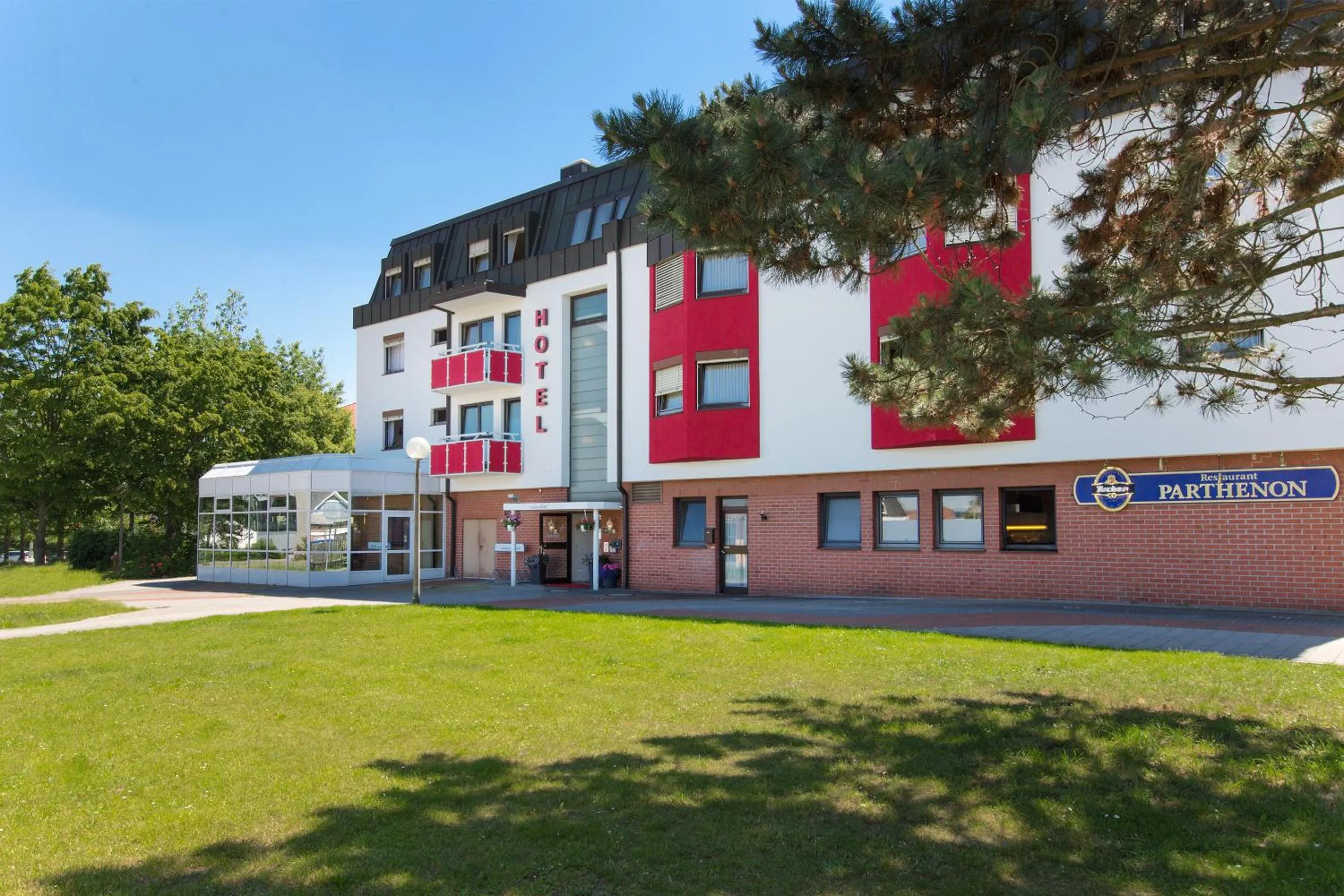 Facade/entrance in Montana Hotel