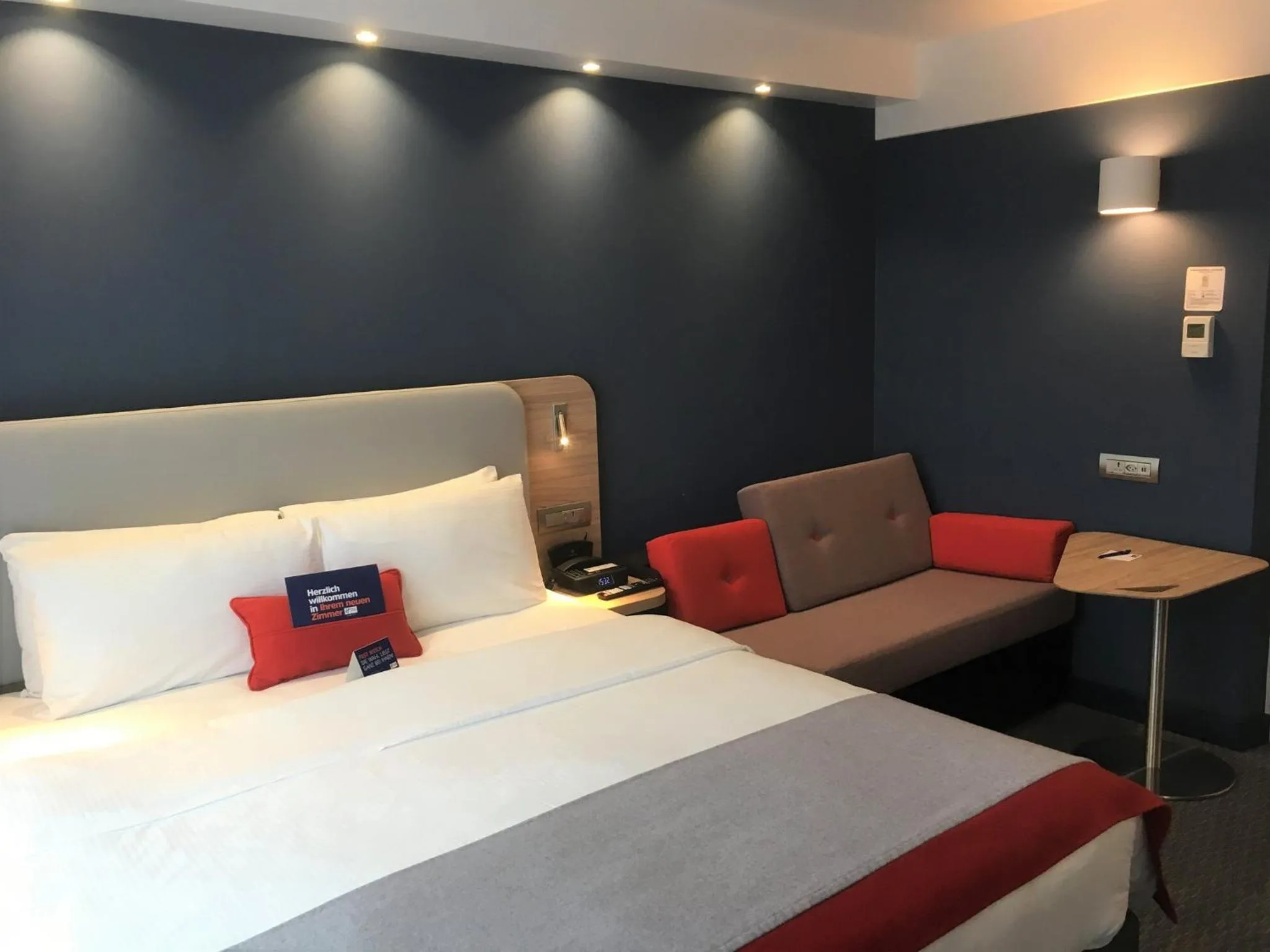 Photo of the whole room, Bed in Holiday Inn Express Zürich Airport by IHG