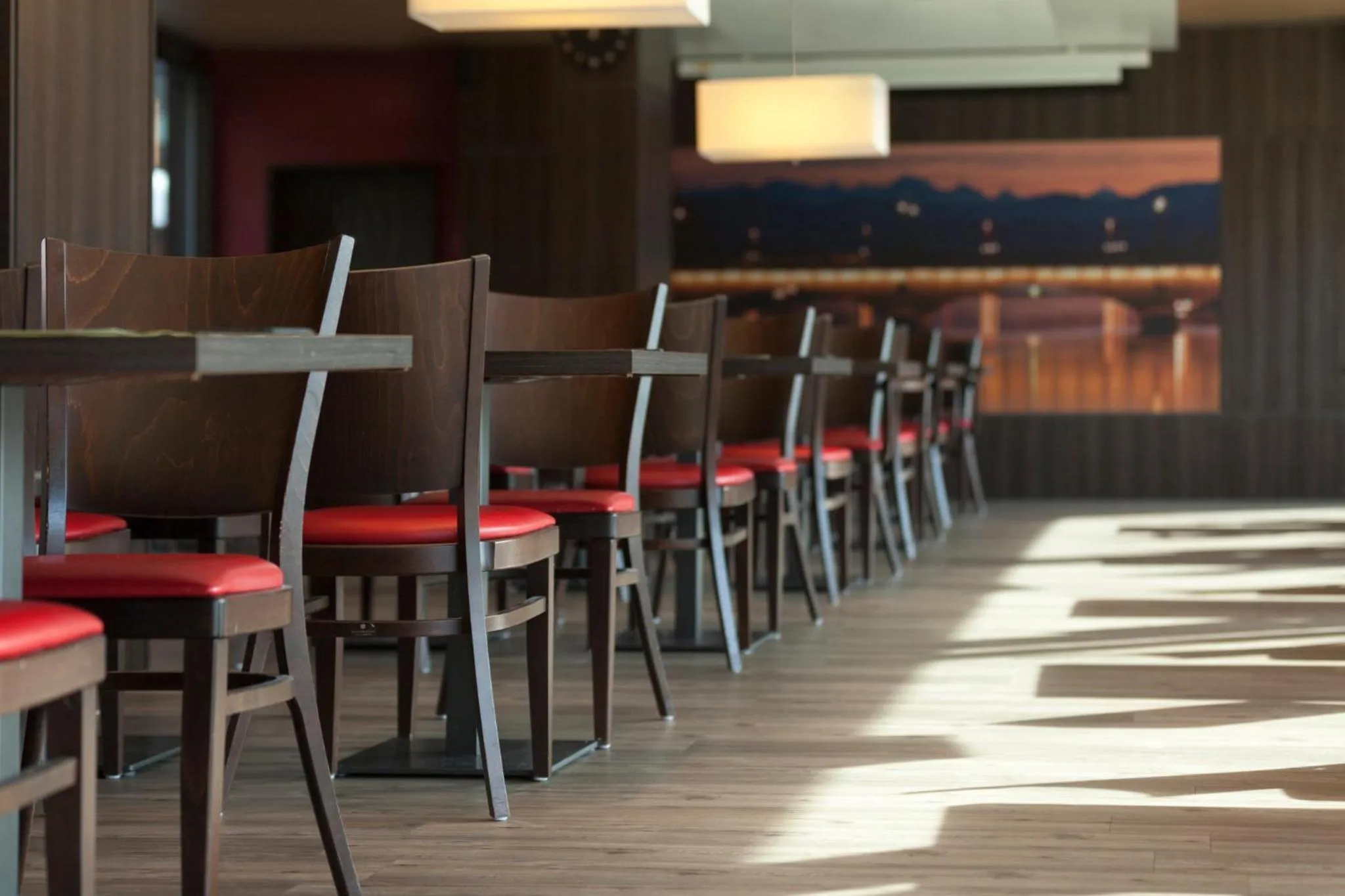 Restaurant/places to eat in Holiday Inn Express Zürich Airport by IHG