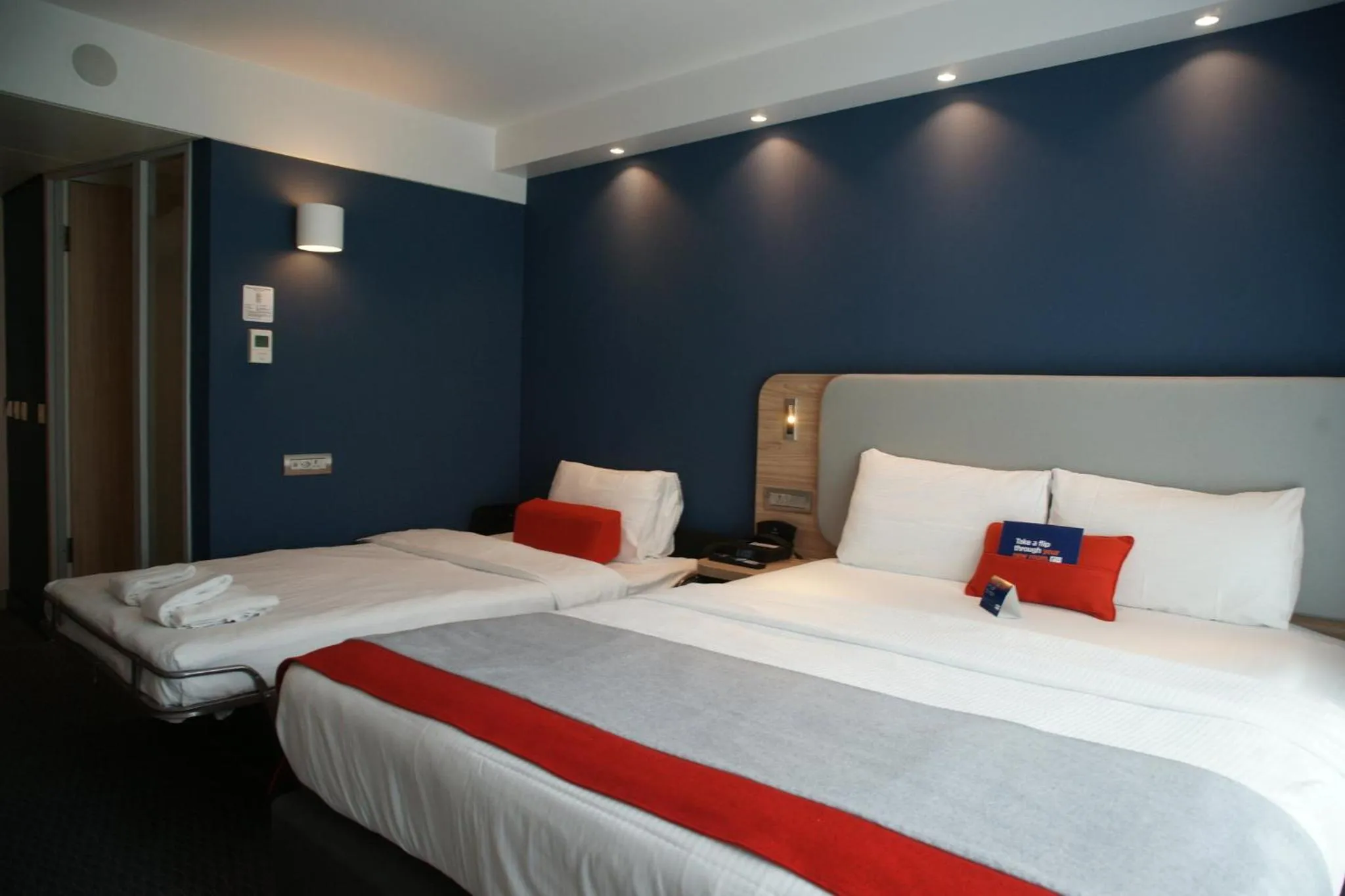 Photo of the whole room, Bed in Holiday Inn Express Zürich Airport by IHG