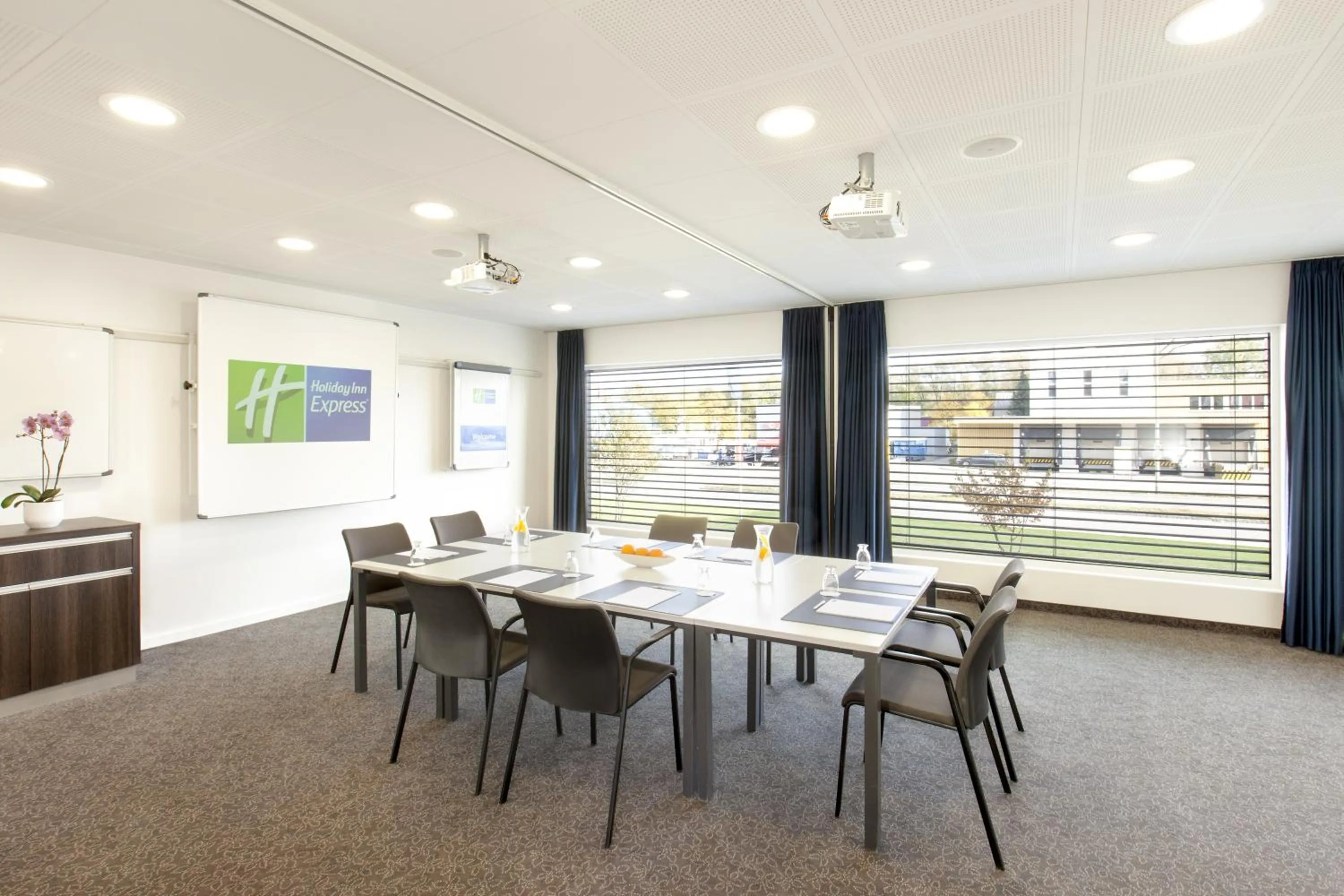 Meeting/conference room in Holiday Inn Express Zürich Airport by IHG