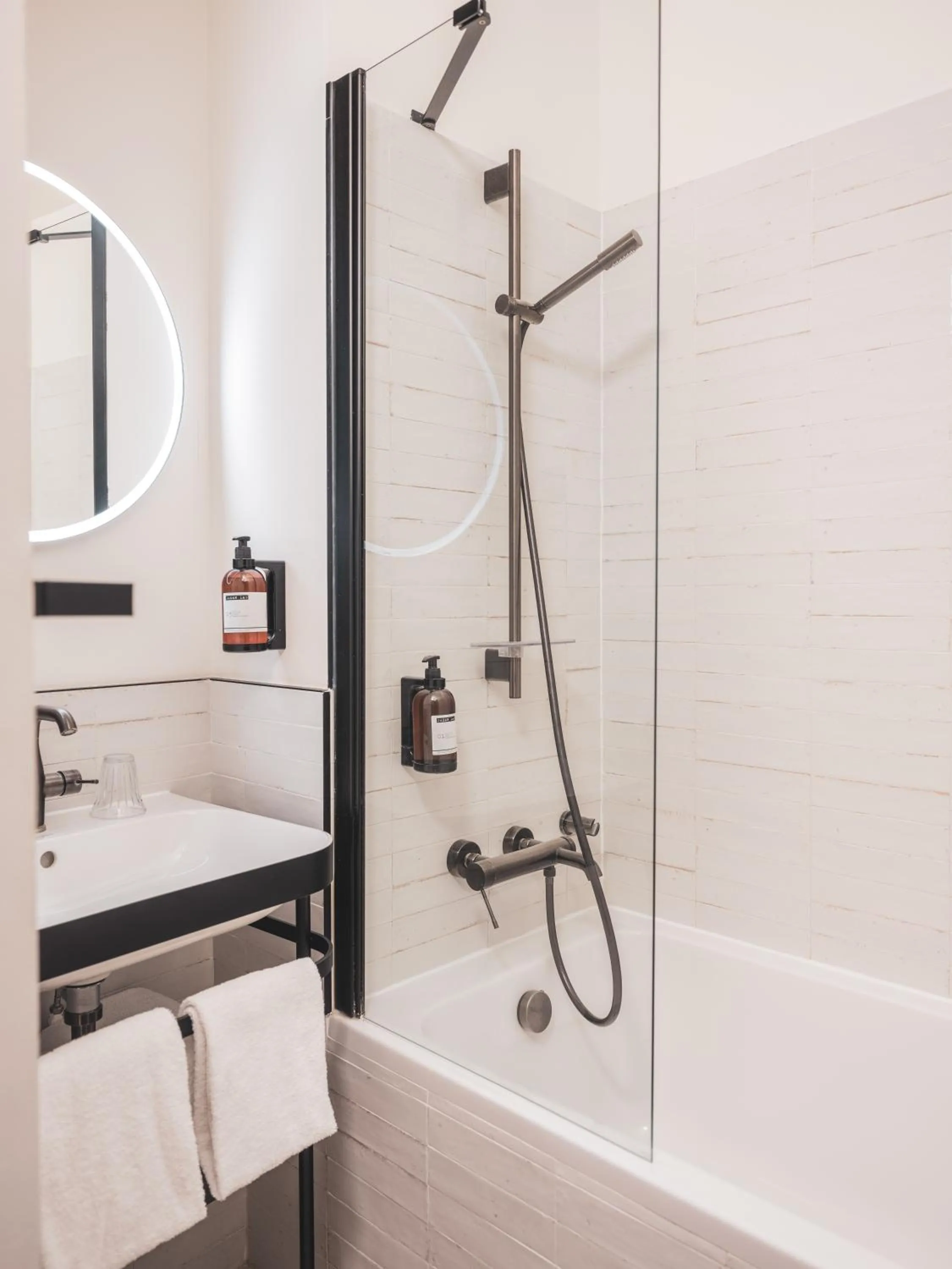 Bathroom in Maisons du Monde Hôtel & Suites - La Rochelle Vieux Port