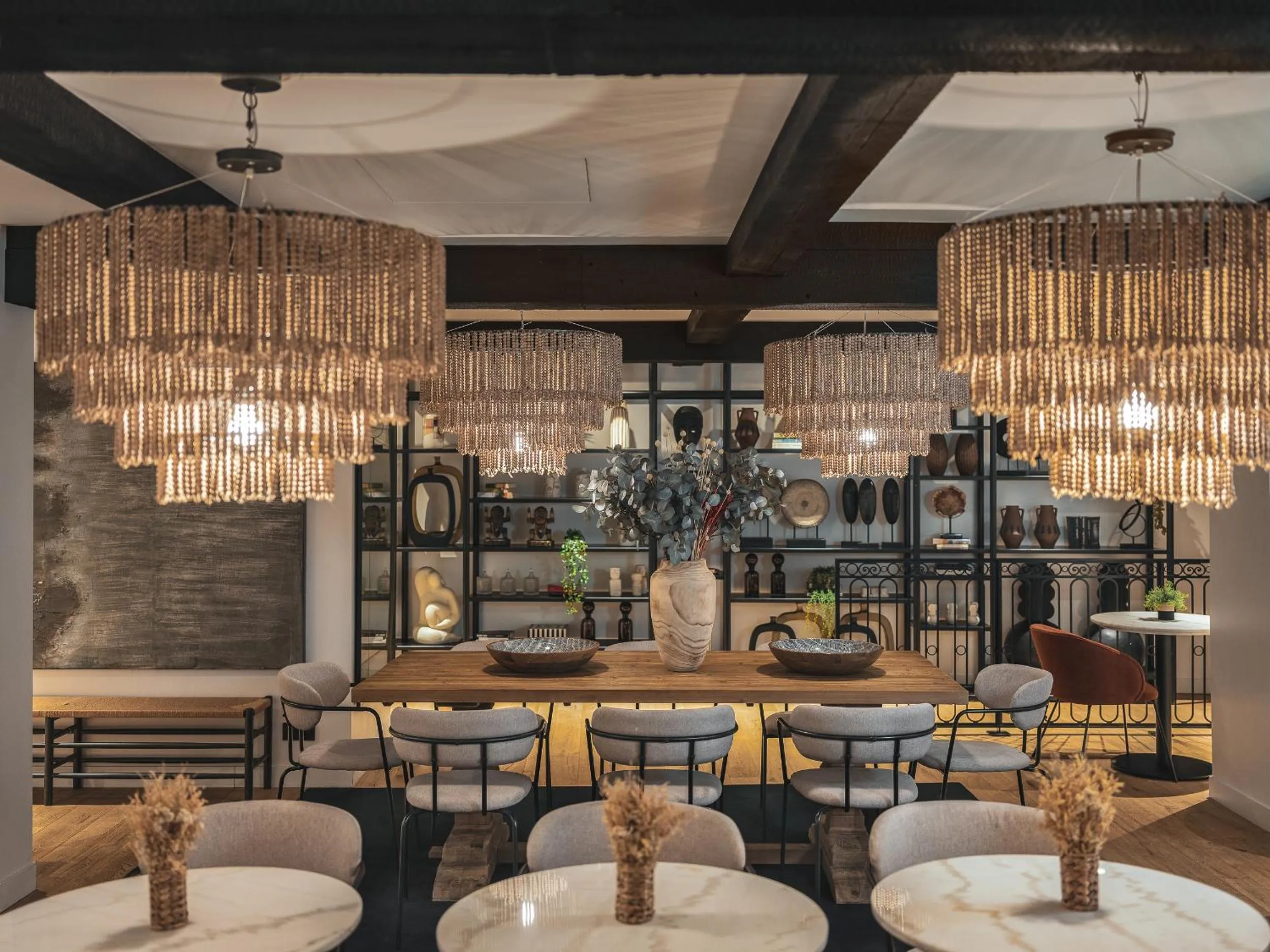 Lounge or bar in Maisons du Monde Hôtel & Suites - La Rochelle Vieux Port