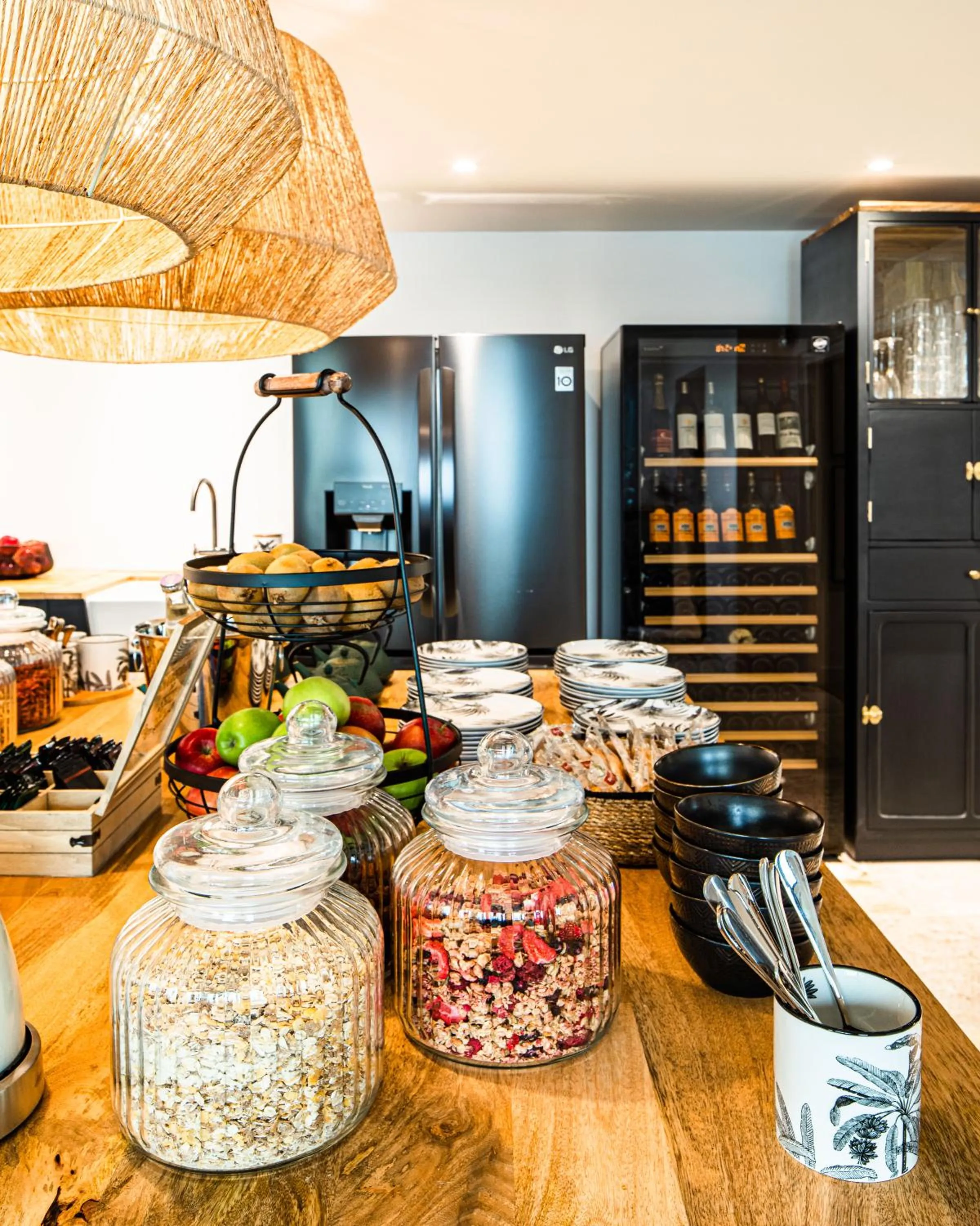 Breakfast in Maisons du Monde Hôtel & Suites - La Rochelle Vieux Port