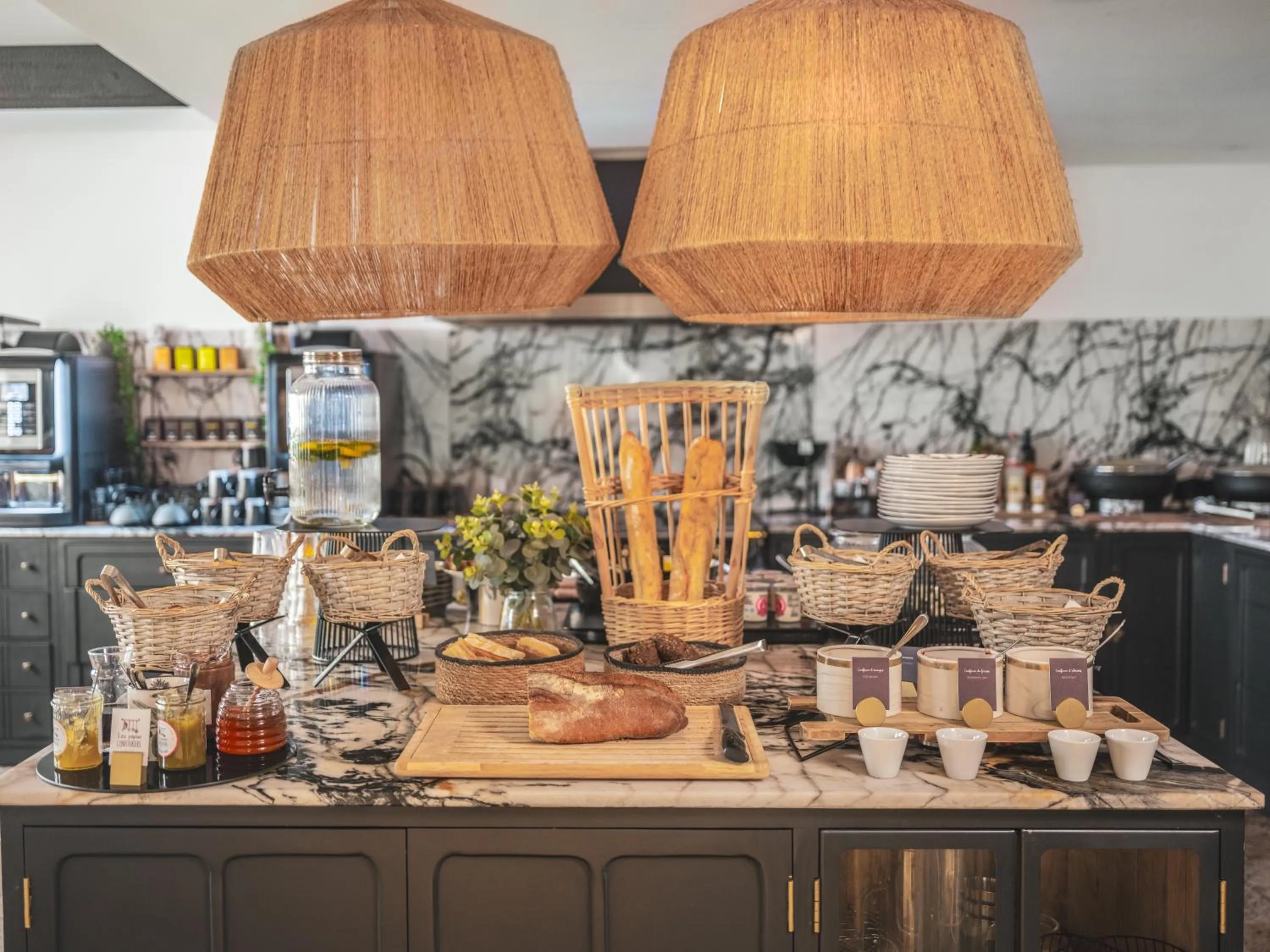 Breakfast in Maisons du Monde Hôtel & Suites - La Rochelle Vieux Port