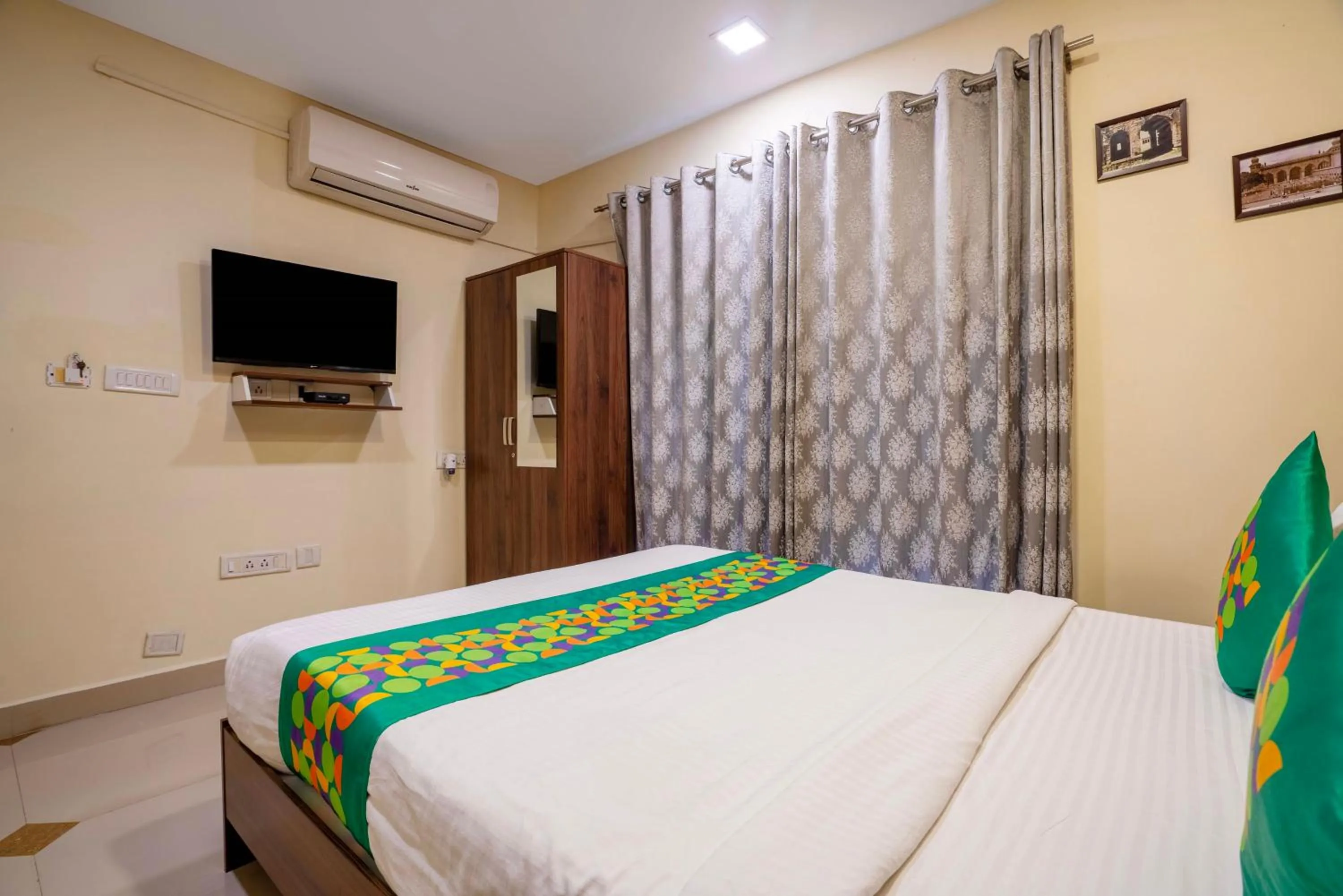 Bedroom, Bed in Treebo Srico, Banjara Hills