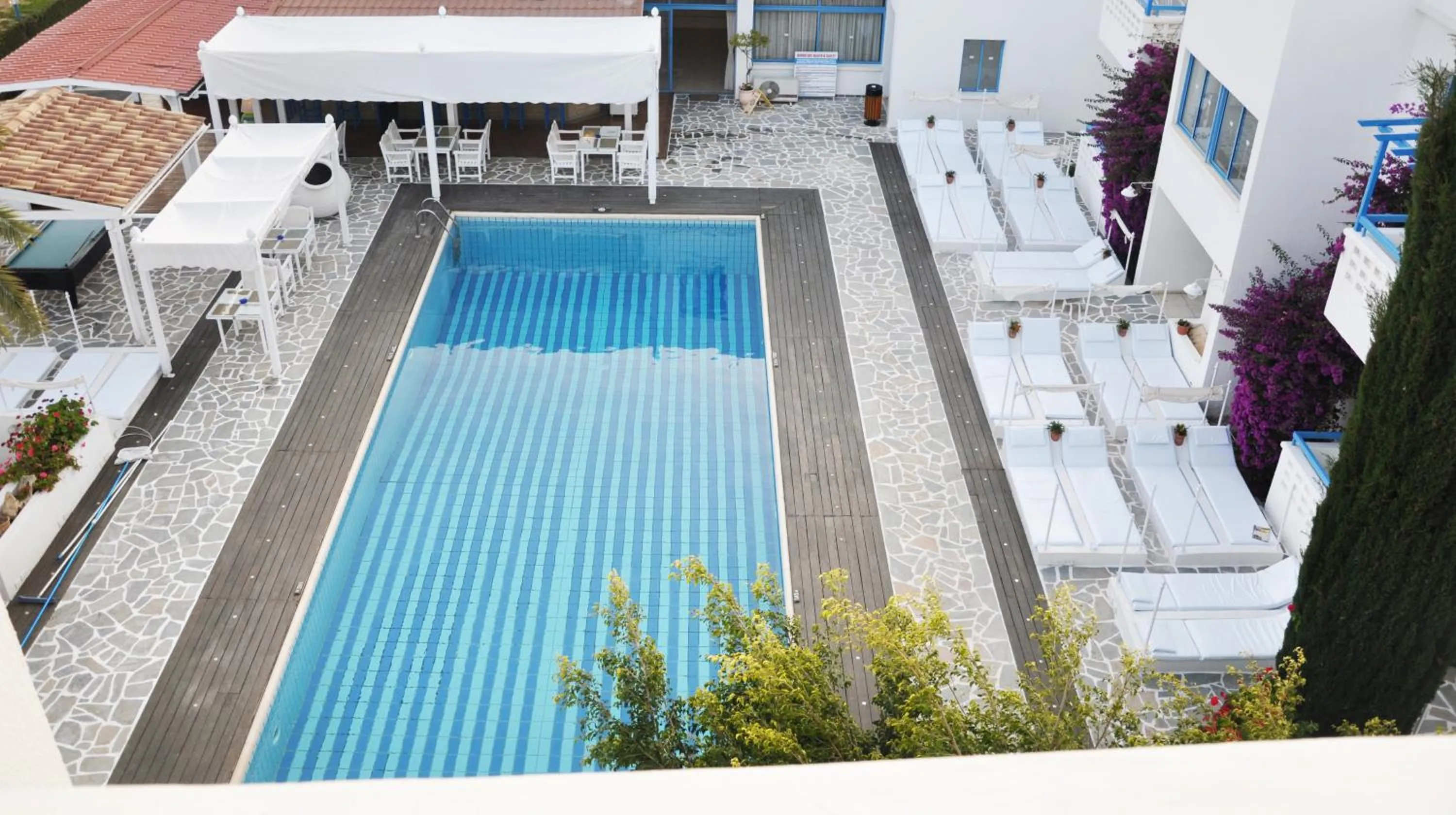 Swimming pool in Tasmaria Aparthotel